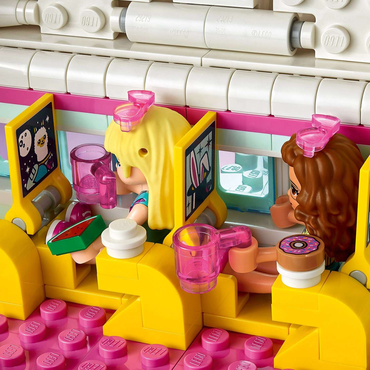 Конструктор LEGO Friends Самолёт в Хартлейк Сити блочный - фото 9