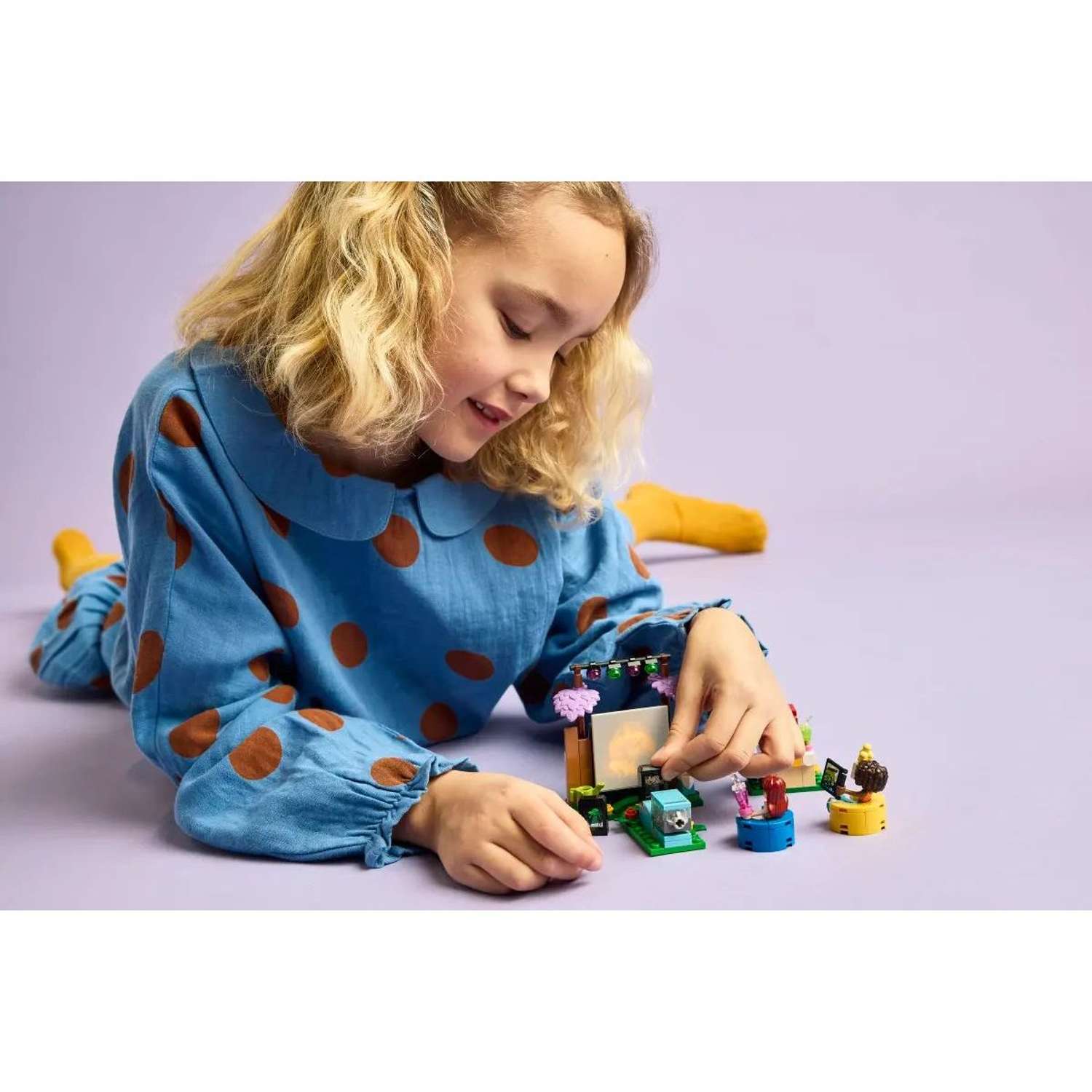 Конструктор LEGO Friends Дружеский вечер фильмов блочный - фото 9