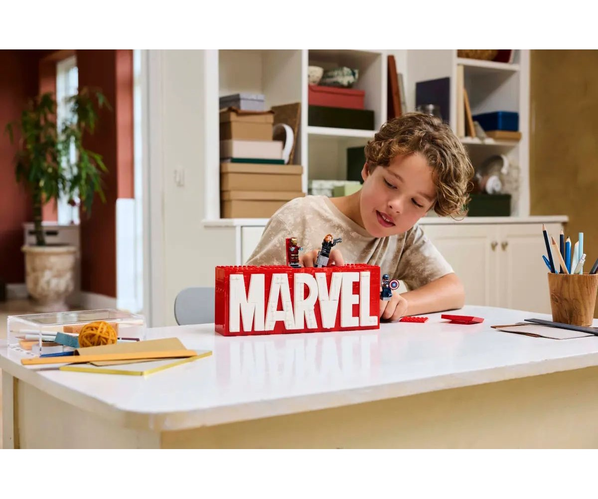 Конструктор LEGO Marvel Super Heroes Логотип и минифигурки 931 дет. - фото 8
