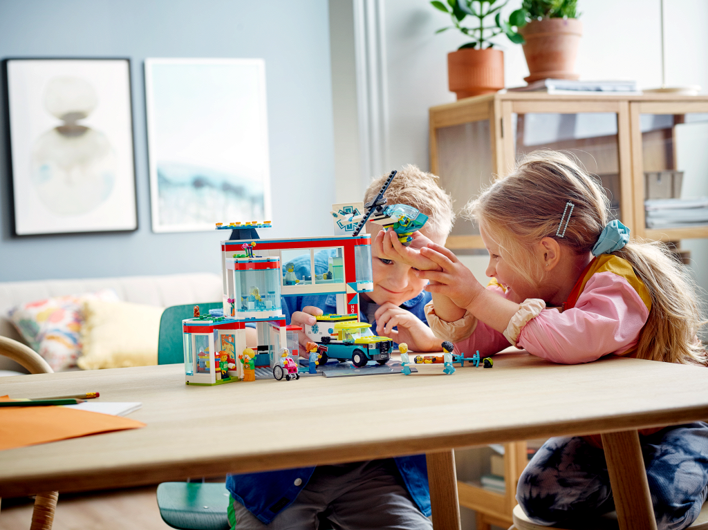 Конструктор LEGO City 60330 816 дет. - фото 7