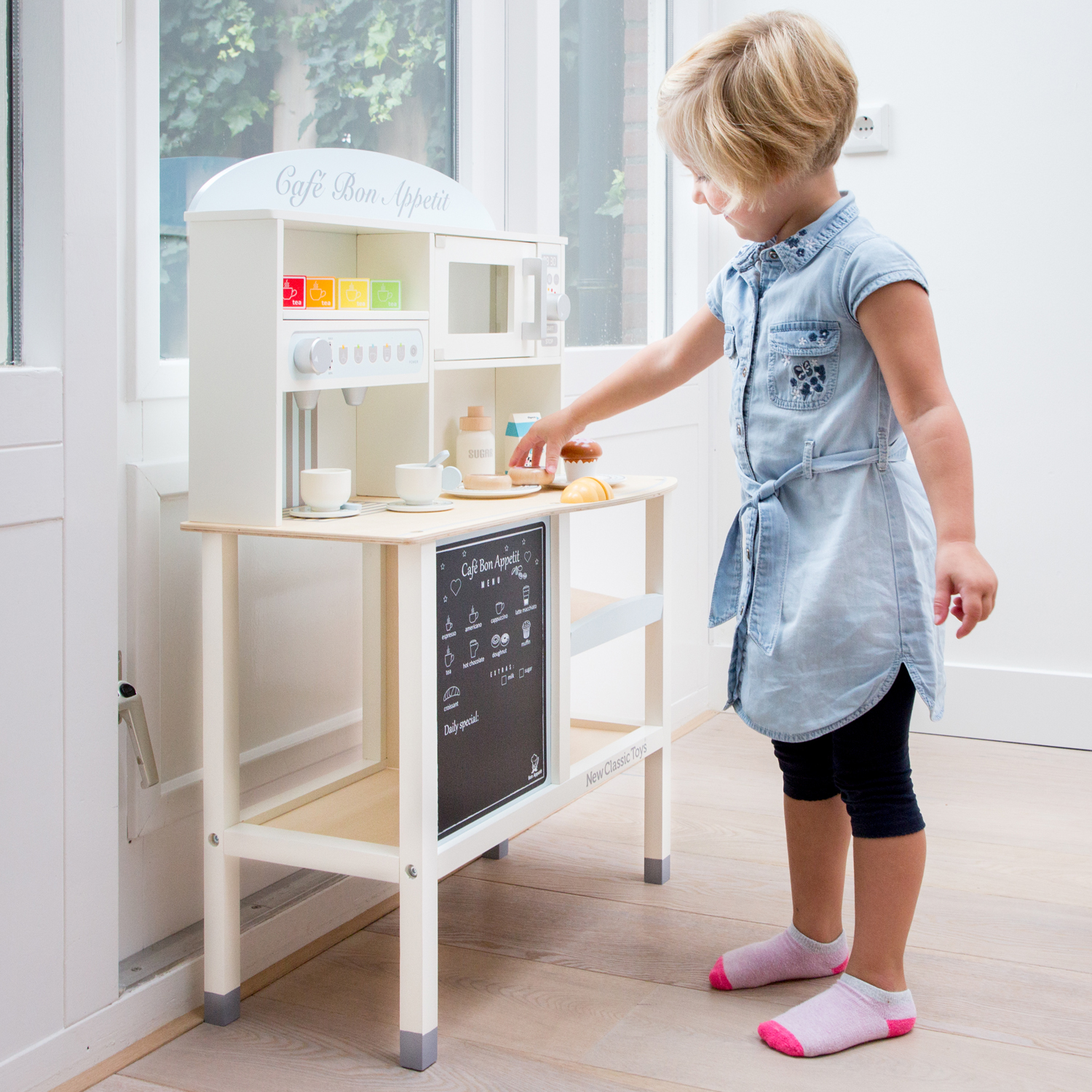 Игрушечная кухня New Classic Toys - фото 7