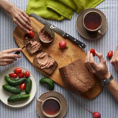 Мясные консервы Мясничий Паштет из Лосятины с пряностями и чесноком 240г