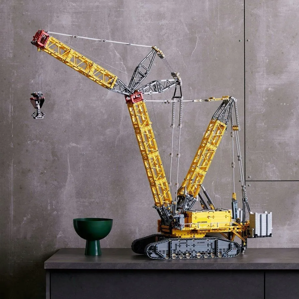 Конструктор LEGO Technic 42146 2883 дет. - фото 6