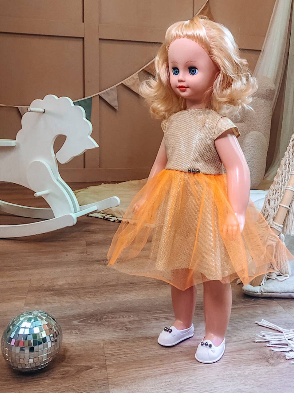 Кукла большая (ростовая) СТРАНА КУКОЛ говорящая, шагающая за руку высота 60 см 20-01.3 - фото 8