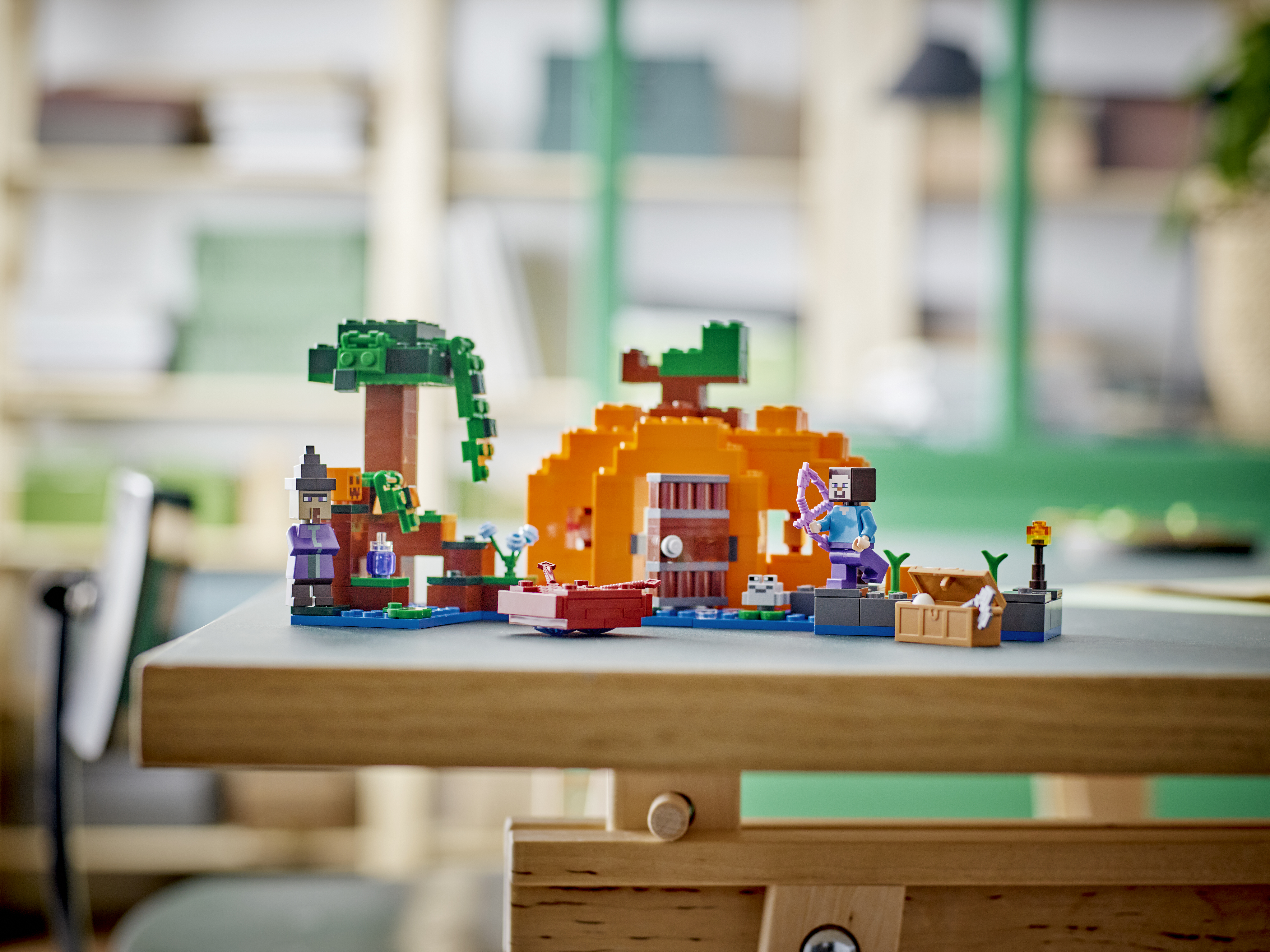 Конструктор LEGO Minecraft The Pumpkin Farm 257 дет. - фото 18