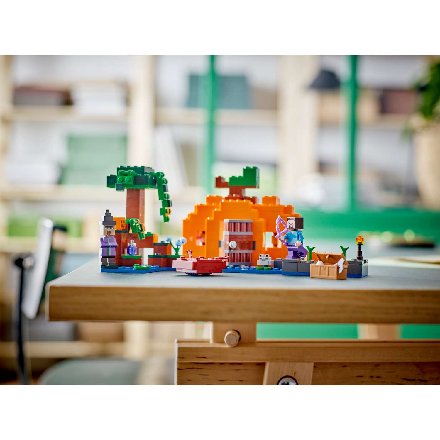Конструктор LEGO Minecraft The Pumpkin Farm 257 дет. - фото 18