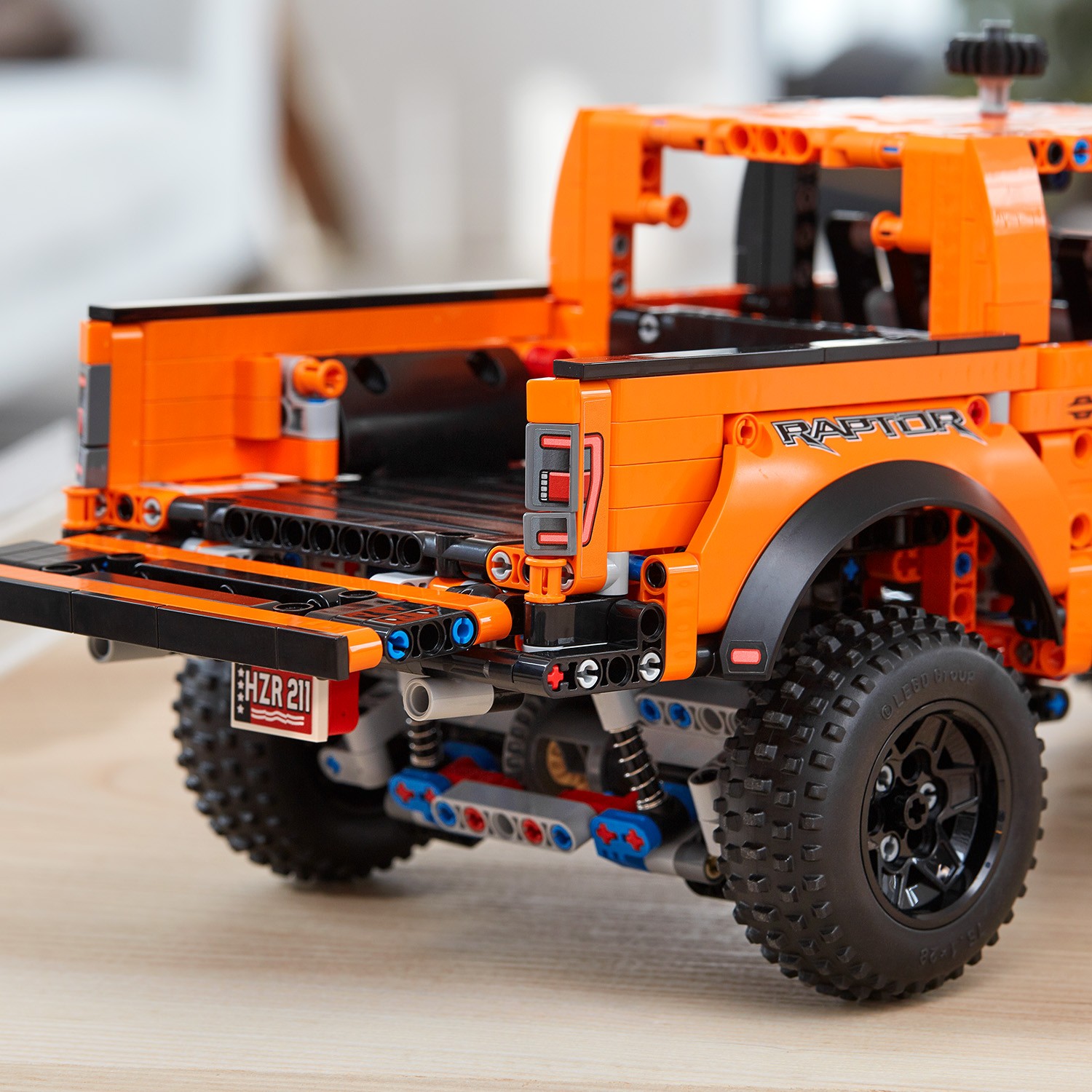 Конструктор LEGO Technic Ford F-150 Raptor сборная игровая модель - фото 11