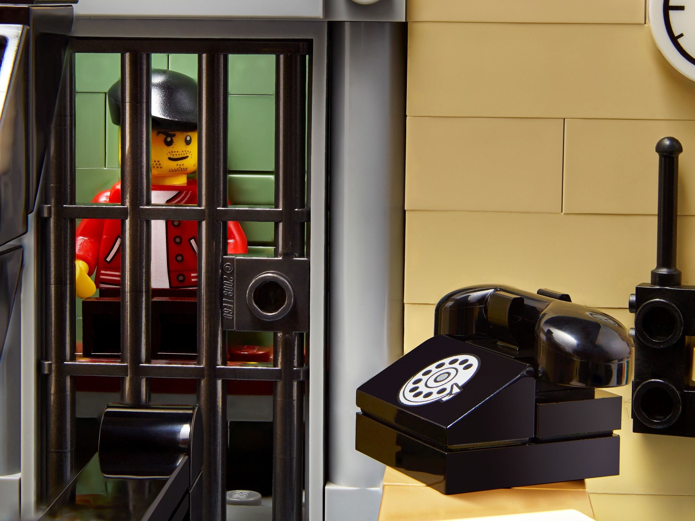 Конструктор LEGO Icons 10278 2923 дет. - фото 6