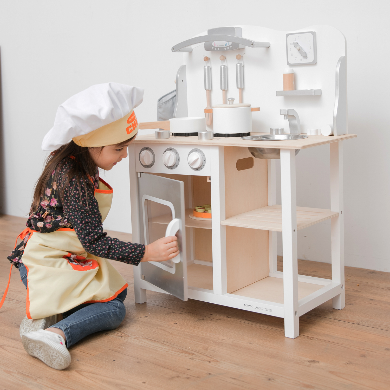 Игрушечная кухня New Classic Toys - фото 10