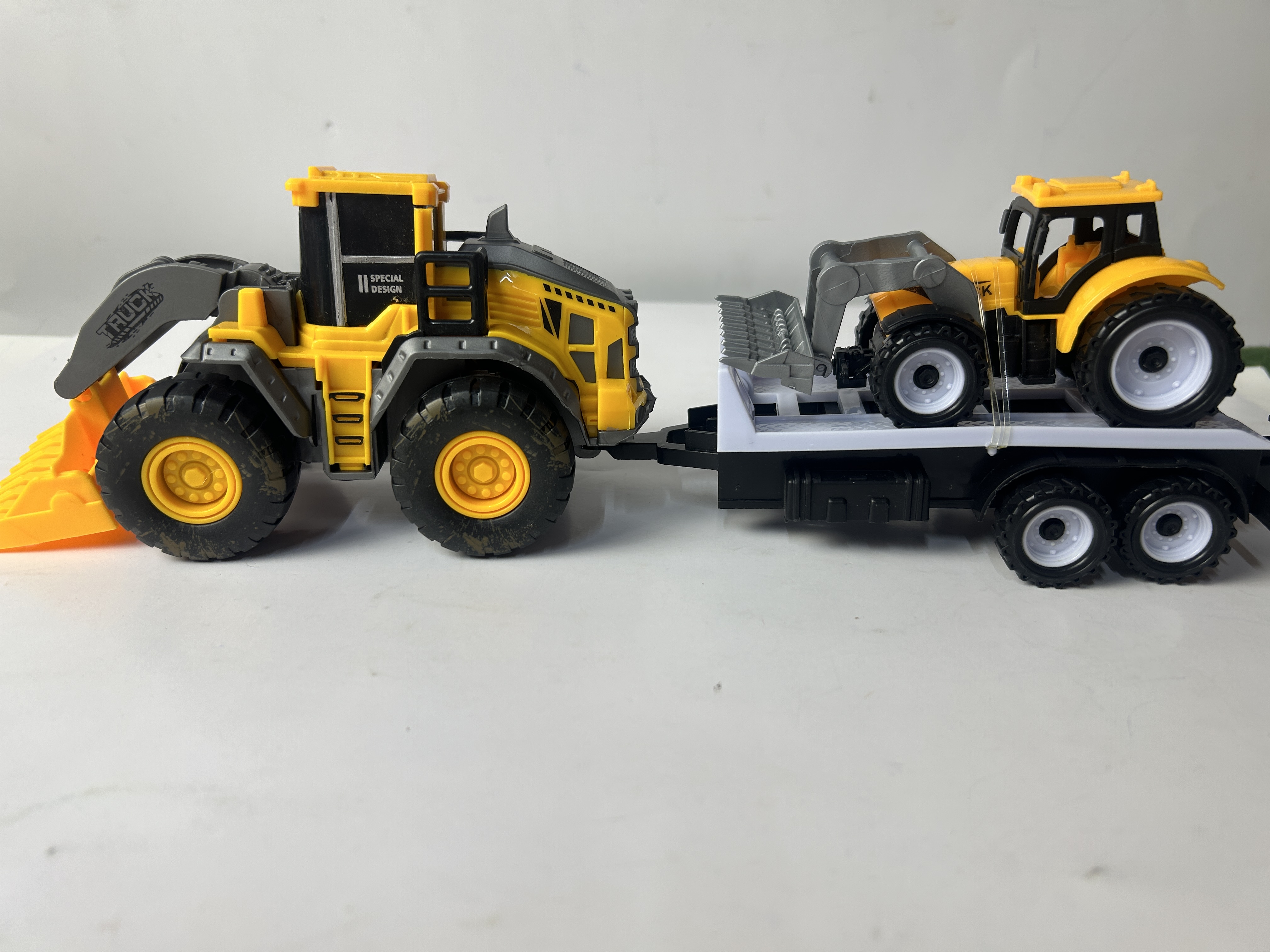 Трактор Игротрейд Набор 2 трактора и прицеп 2241303 - фото 1