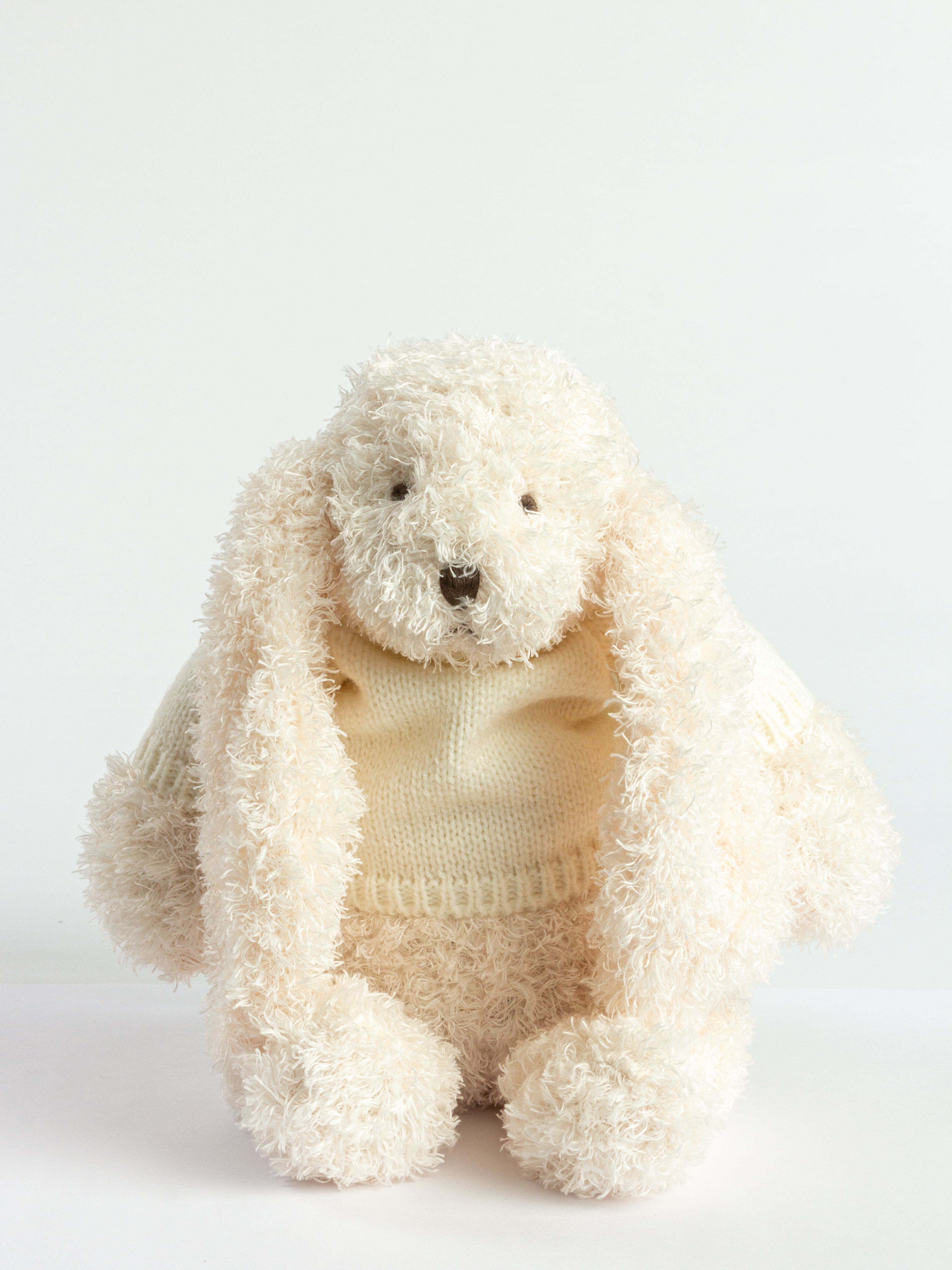 Мягкая игрушка Gulliver Зайка белый в свитере 30 см - фото 1