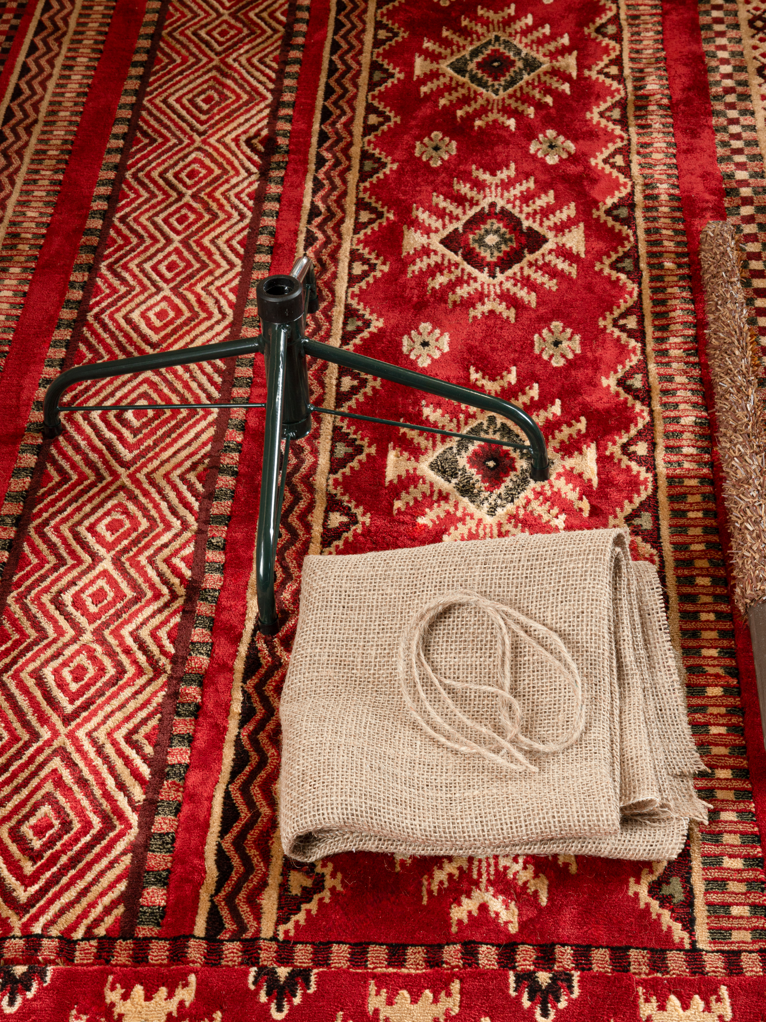 Ель Малая медведица Поезд Ёлок литая заснеженная на пеньке 160 см. - фото 4