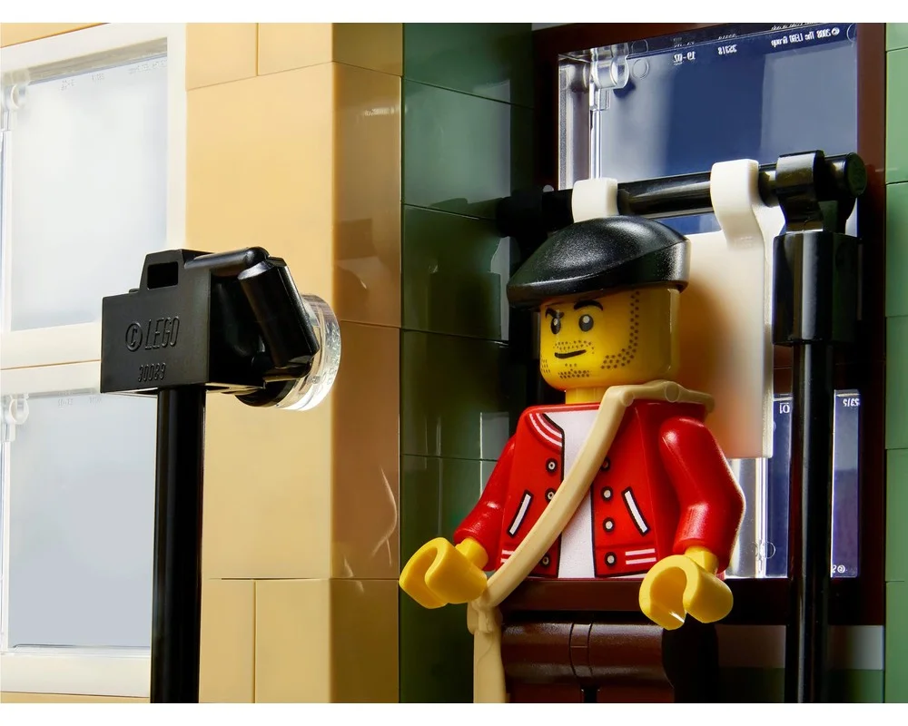 Конструктор LEGO Creator Expert 10278 2903 дет. - фото 16