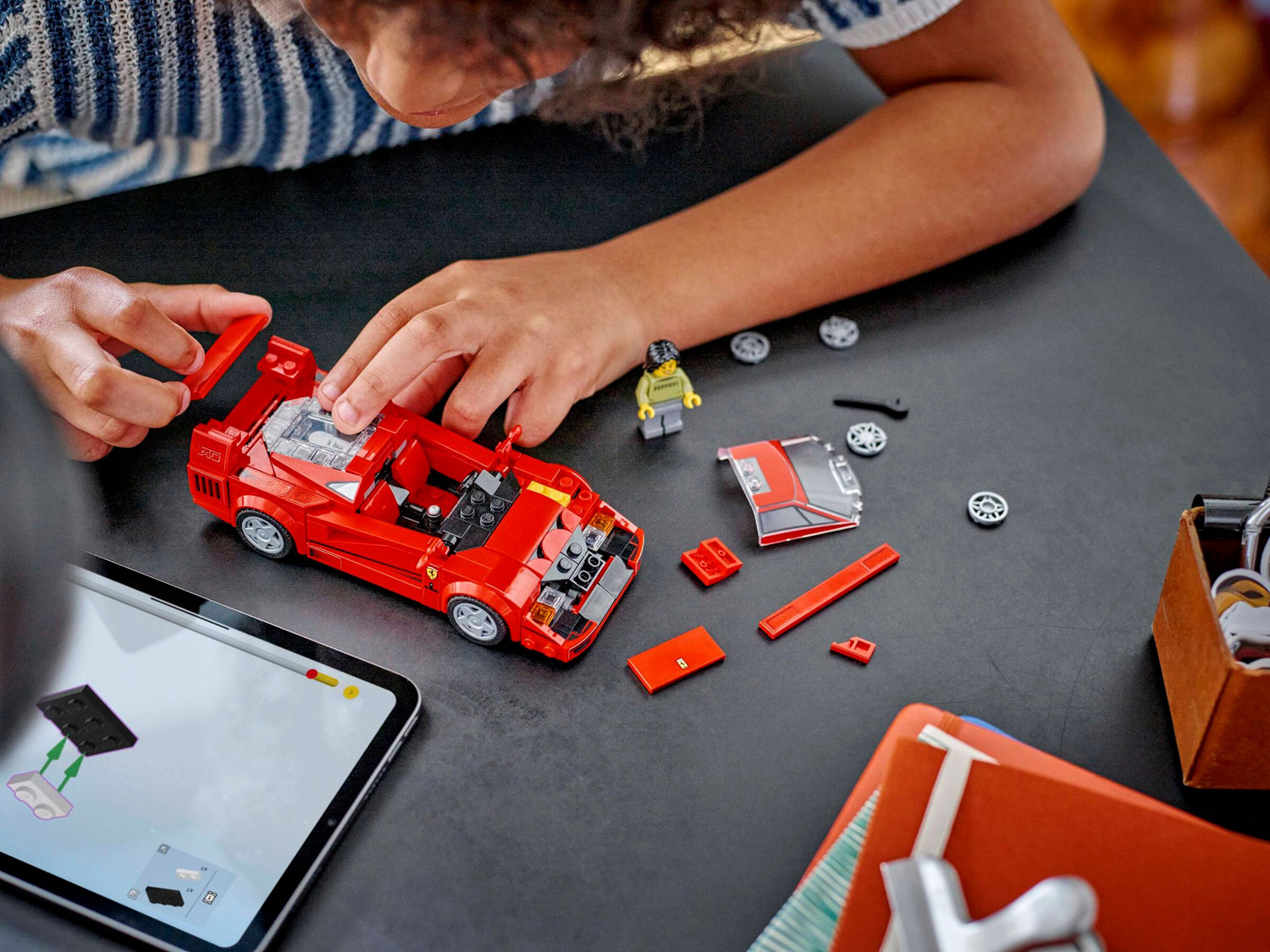Конструктор LEGO Speed Champions Ferrari F40 318 дет. - фото 9