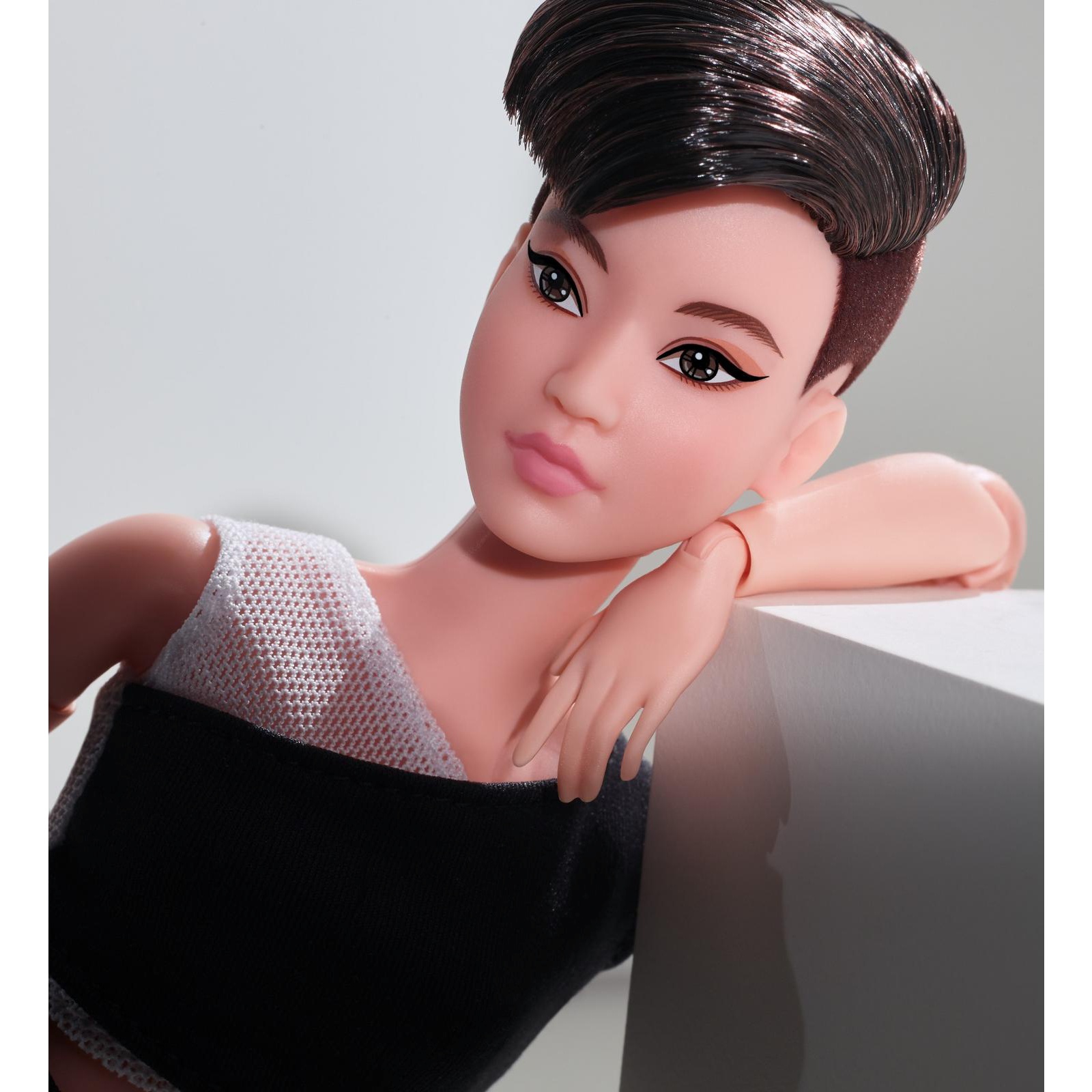Кукла модельная Barbie Looks GXB29 - фото 10