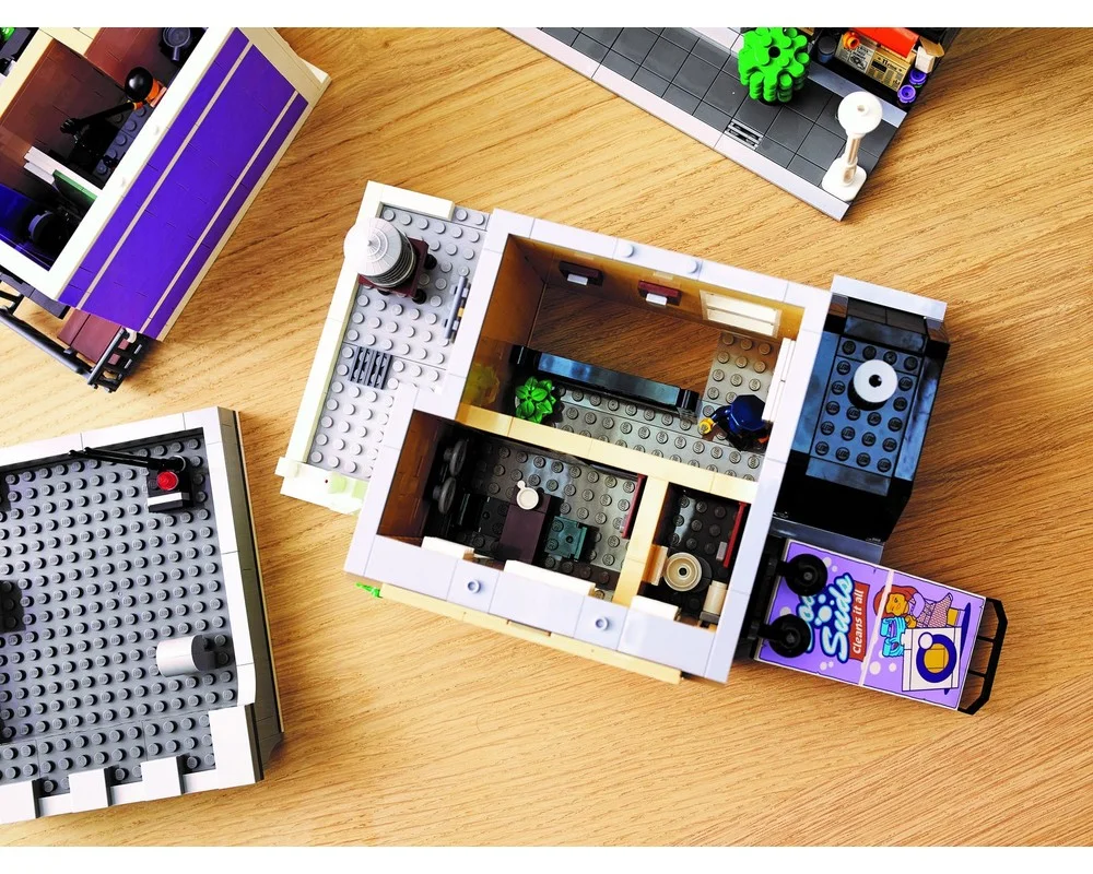 Конструктор LEGO Creator Expert 10278 2903 дет. - фото 28