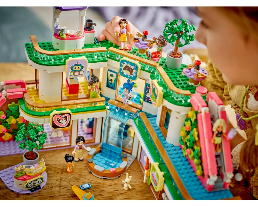 Конструктор LEGO Friends 42604 1209 дет. - фото 6