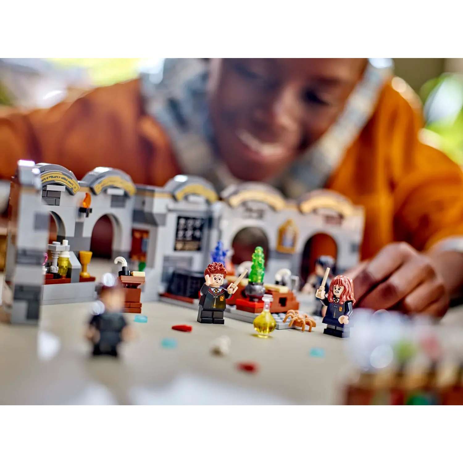 Конструктор LEGO Harry Potter Хогвартс Класс зелий 397 дет. - фото 11