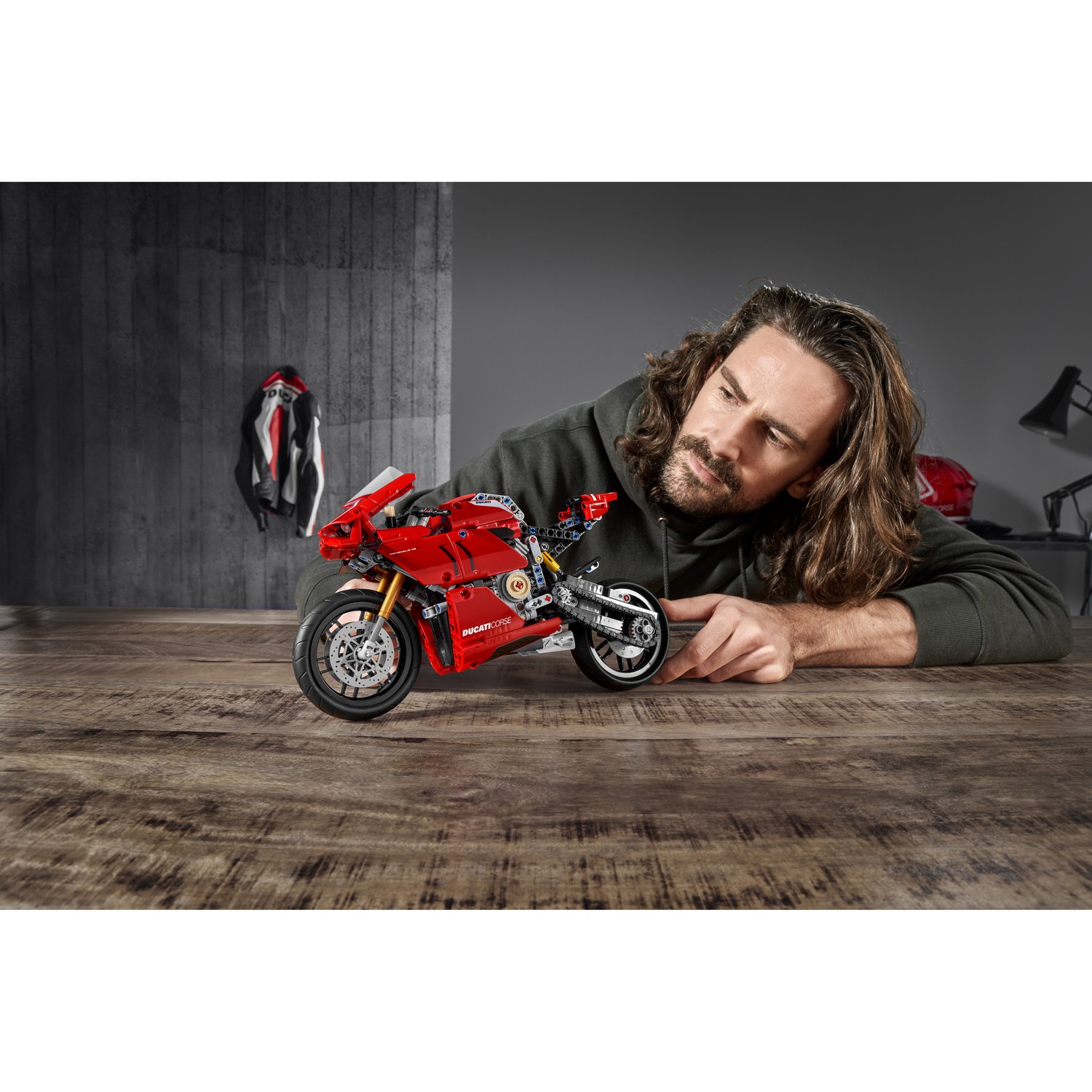 Конструктор LEGO Technic Ducati Panigale 646 дет. - фото 20