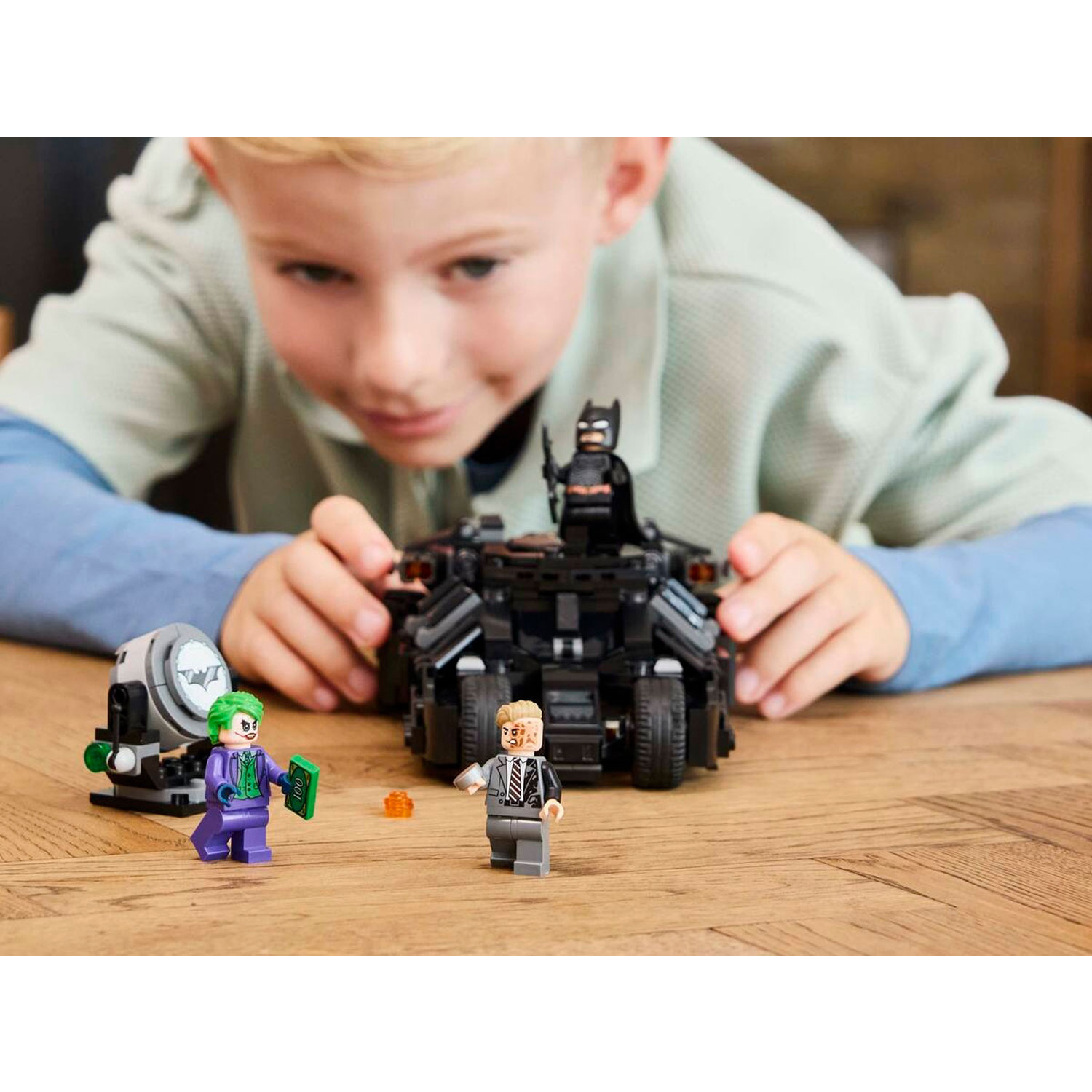 Конструктор LEGO DC Super Heroes Тумблер Бэтмена против Джокера 429 дет. - фото 8