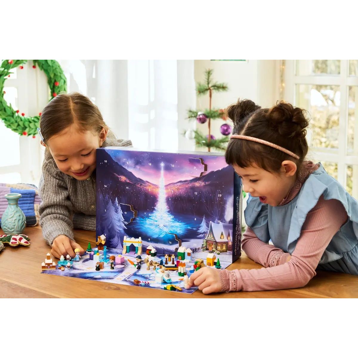 Конструктор LEGO Disney Рождественский календарь 231 дет. - фото 7