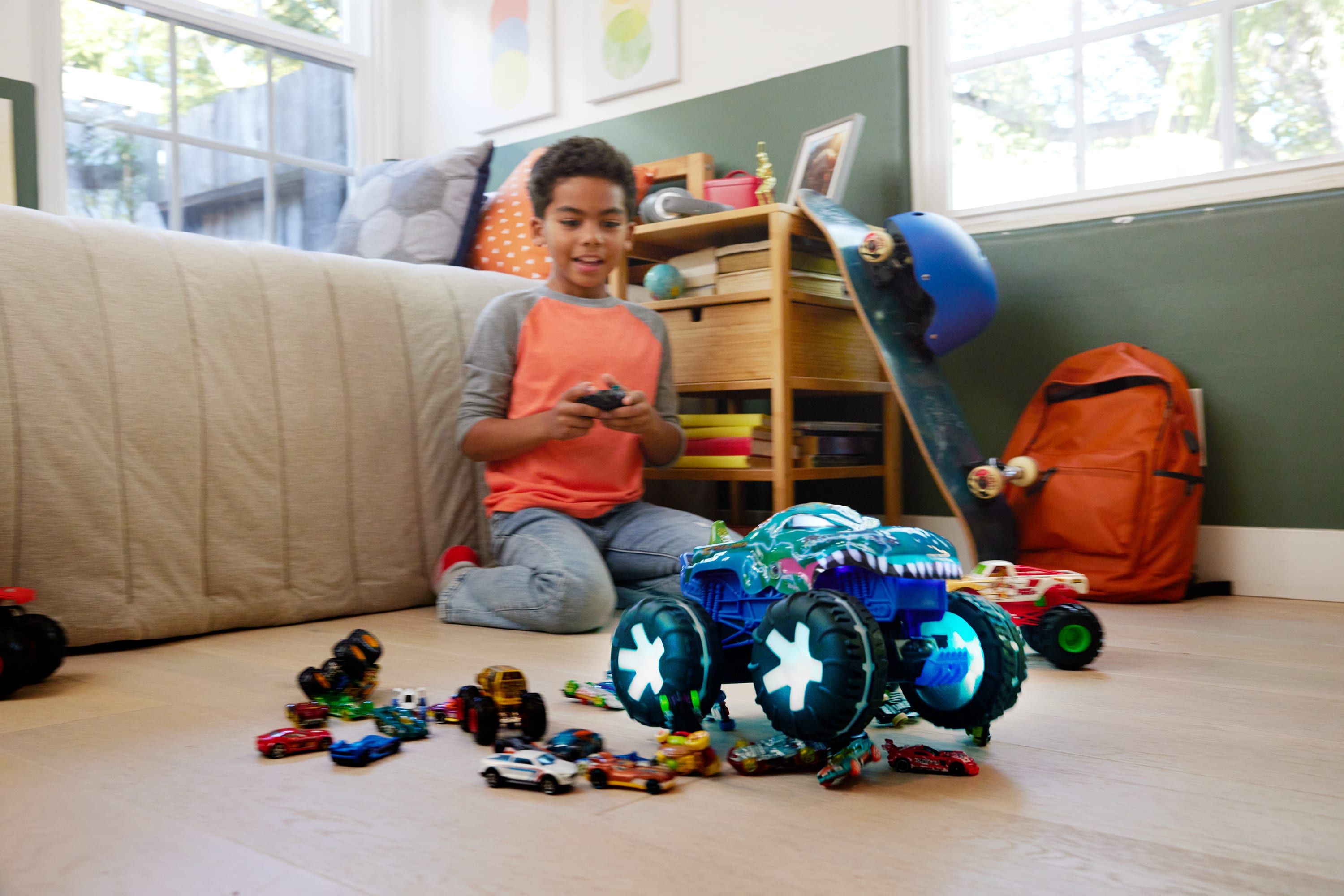 Машинка Hot Wheels Monster Trucks Живой Врекс R/C 1:15 - фото 8