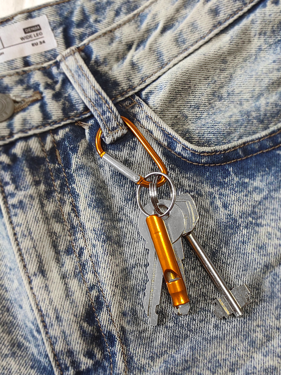 Свисток-брелок с карабином Solaris Золотой - фото 7