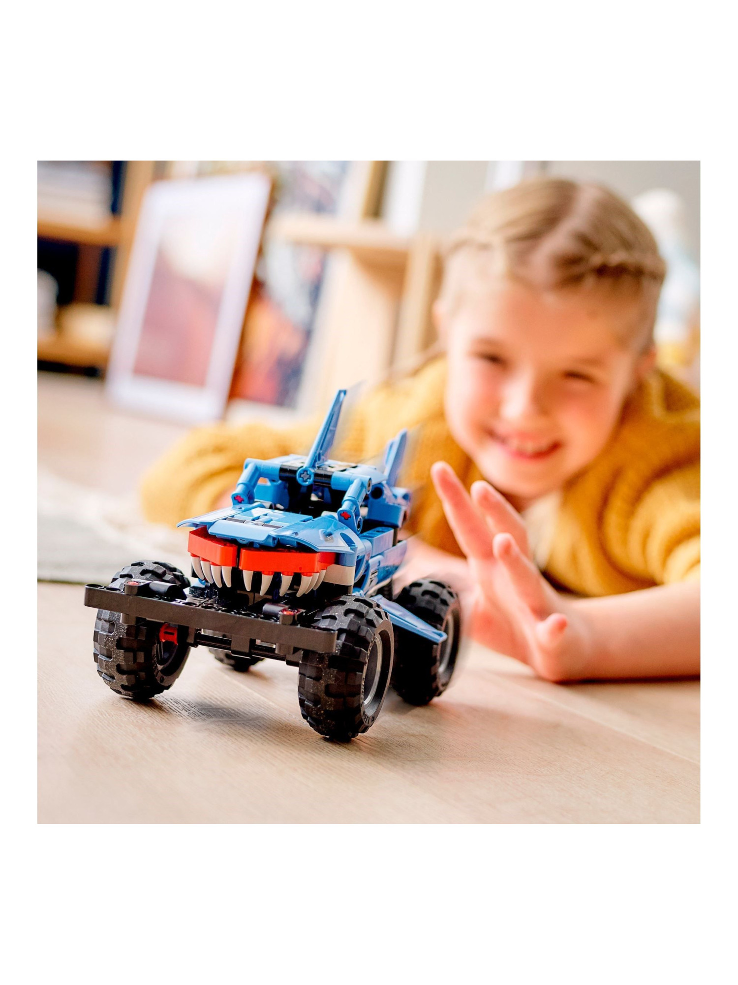 Конструктор LEGO Technic Monster Jam Megalodon 260 дет. - фото 6