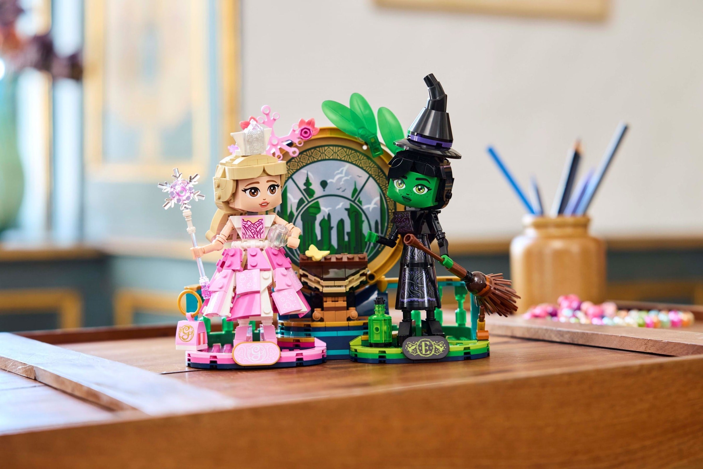 Конструктор LEGO Seasonal Фигурки Эльфабы и Глинды 558 дет. - фото 4