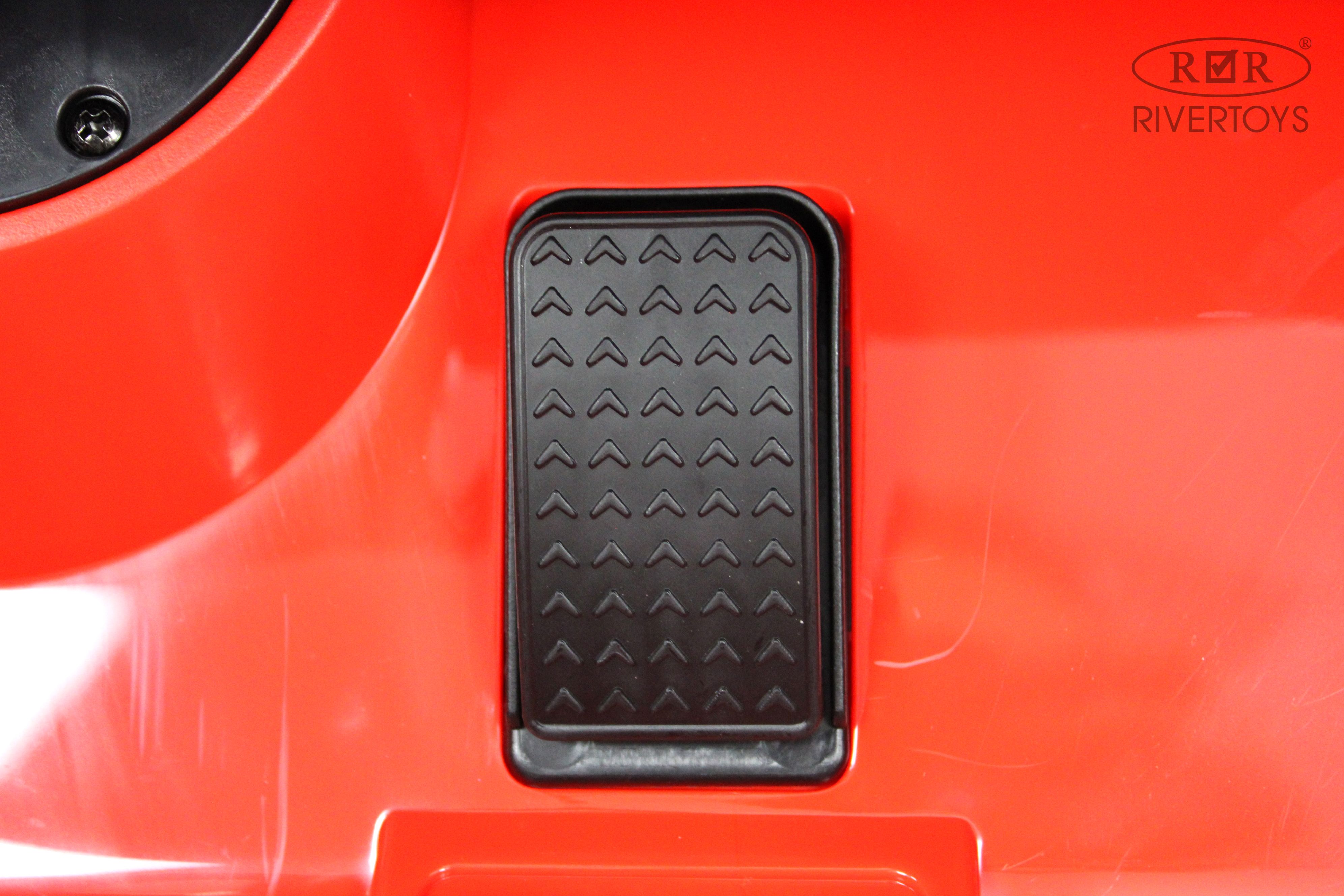 Электромобиль RIVERTOYS A111MP-RED С пультом ДУ - фото 10