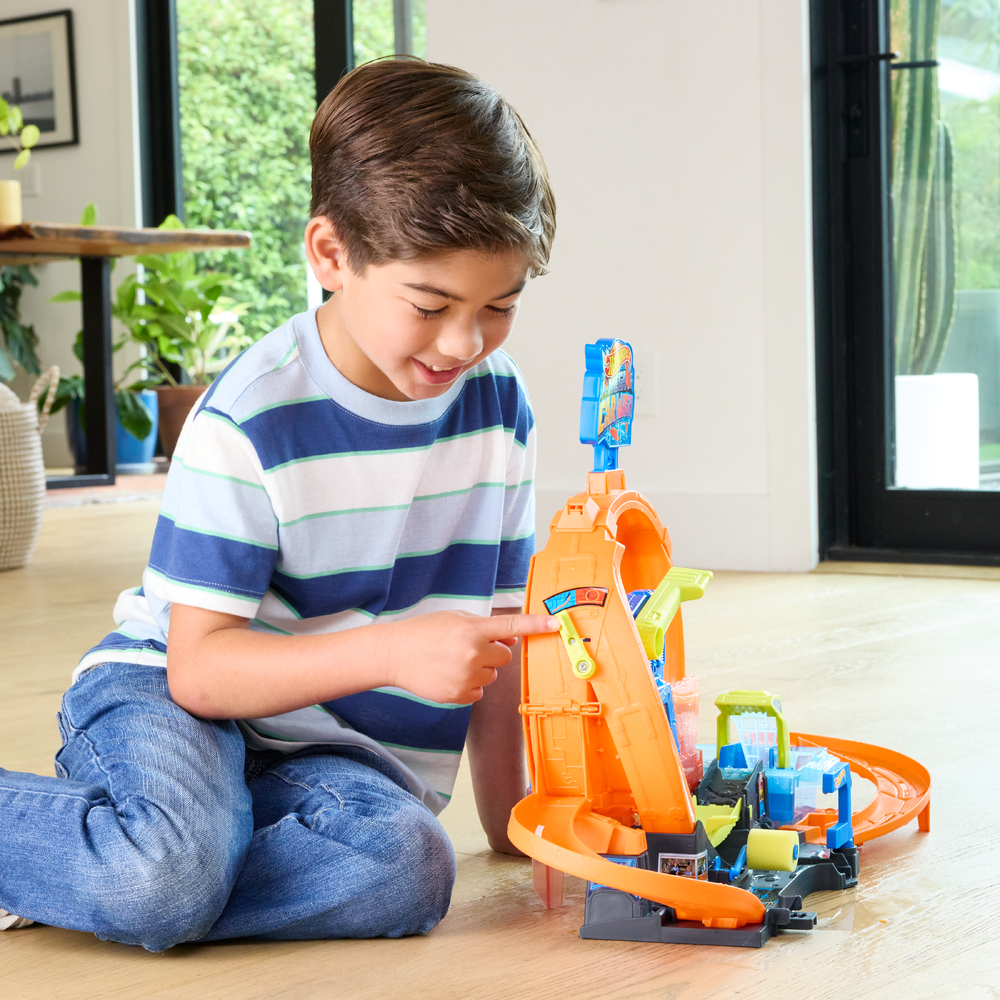 Автомойка Hot Wheels City Mega Loop Car Wash JHL97 - фото 20