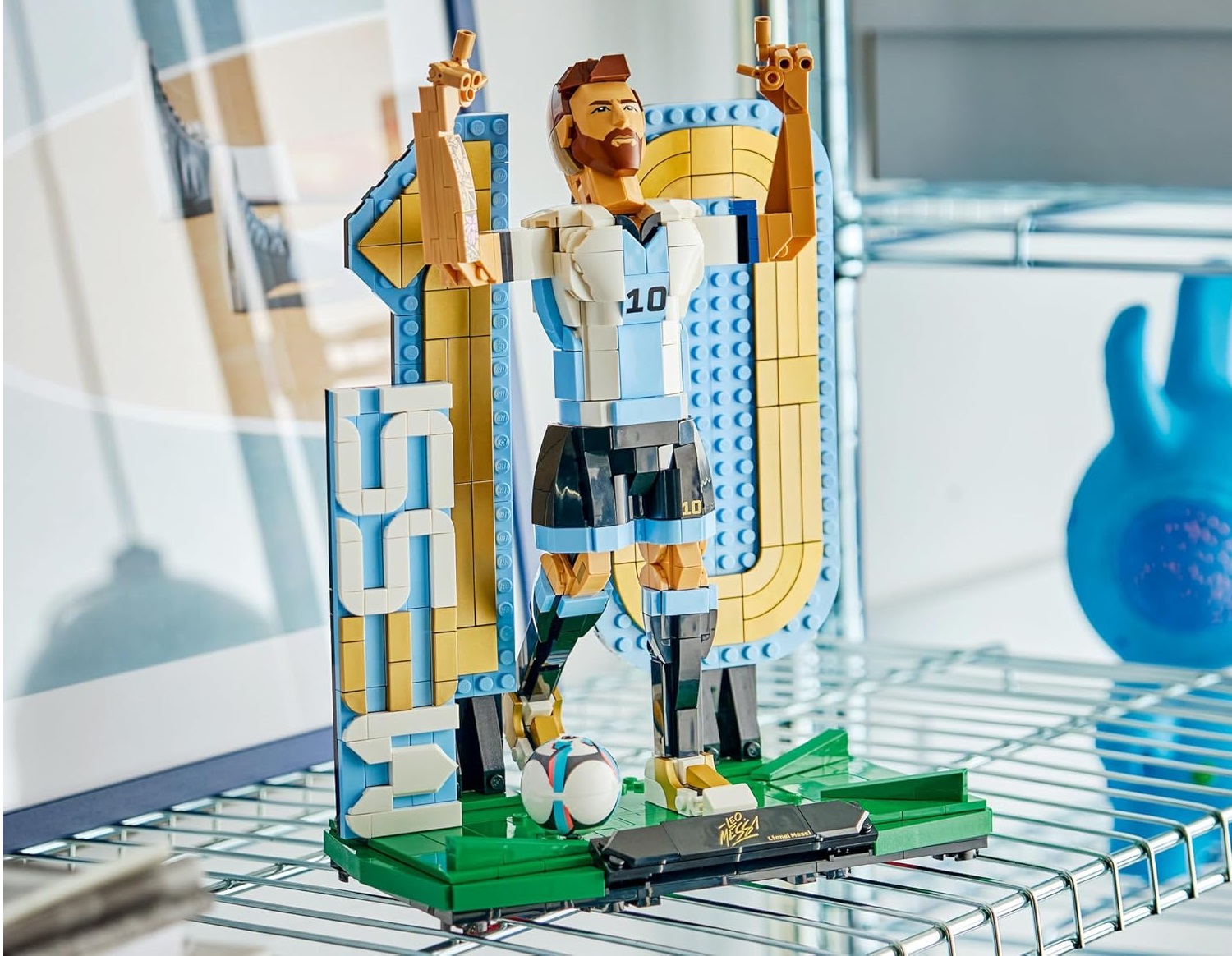 Конструктор LEGO Editions Месси-футбольная легенда 958 дет. - фото 5