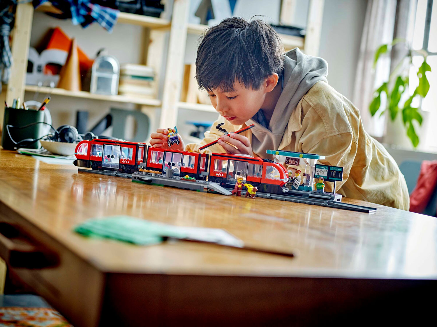Конструктор LEGO City Трамвай и остановка 811 дет. - фото 9