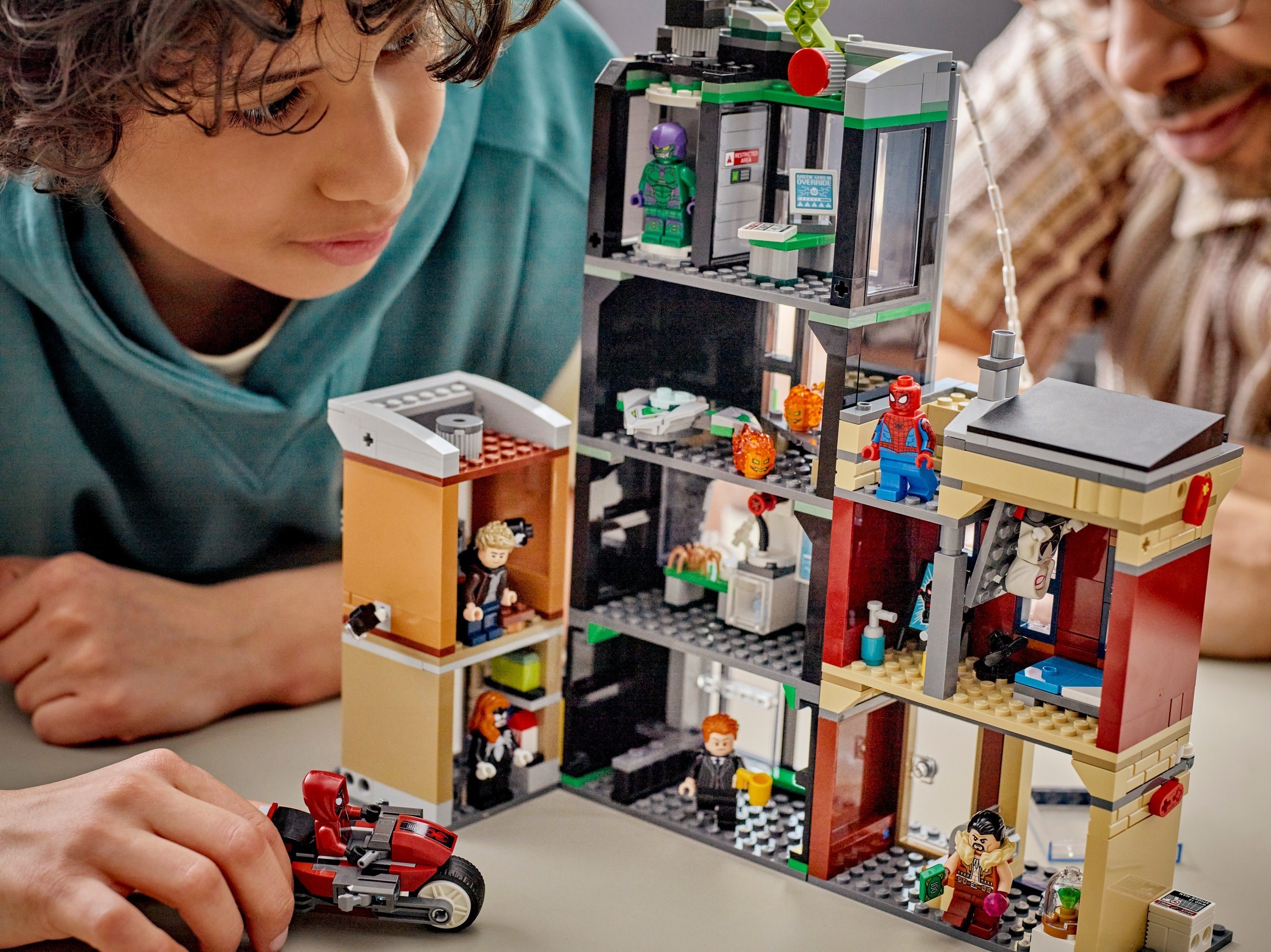 Конструктор LEGO Marvel Super Heroes 76324 808 дет. - фото 4