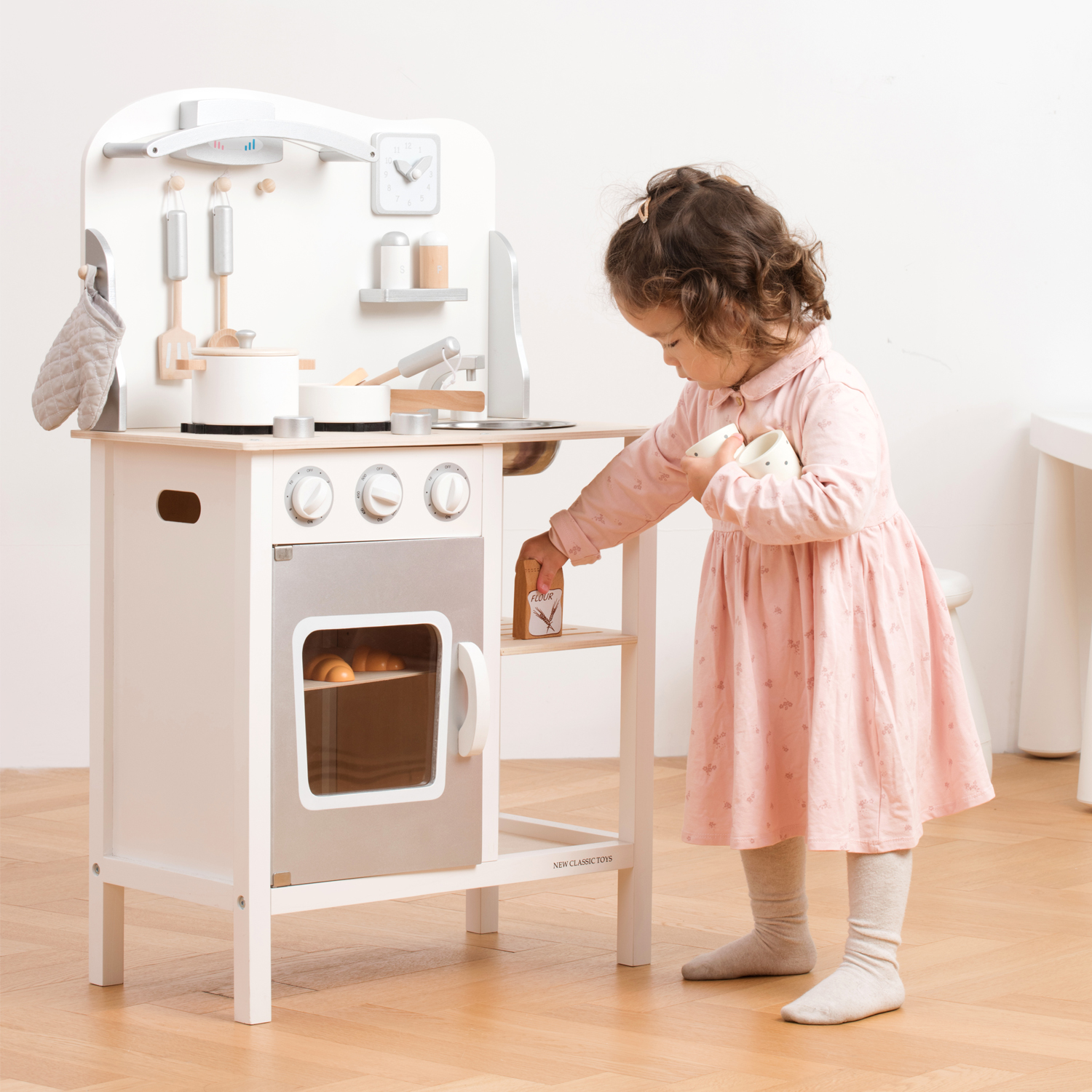 Игрушечная кухня New Classic Toys - фото 7