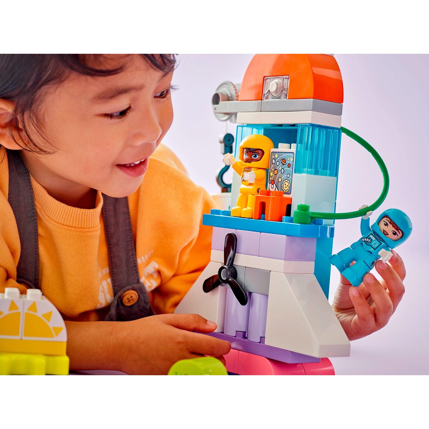 Конструктор LEGO DUPLO Приключение на космо шаттле блочный - фото 12