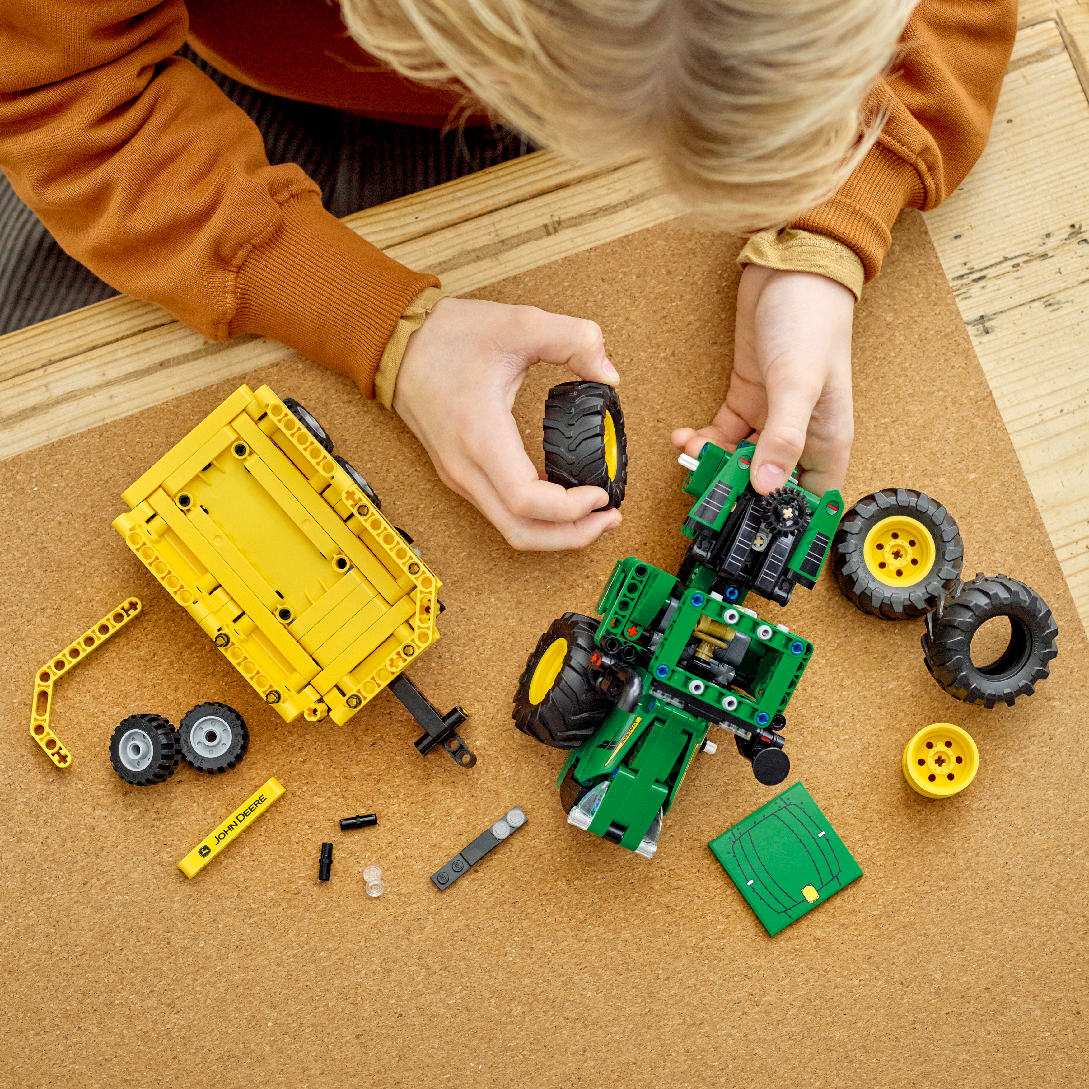Конструктор LEGO Technic John Deere Tractor - фото 9