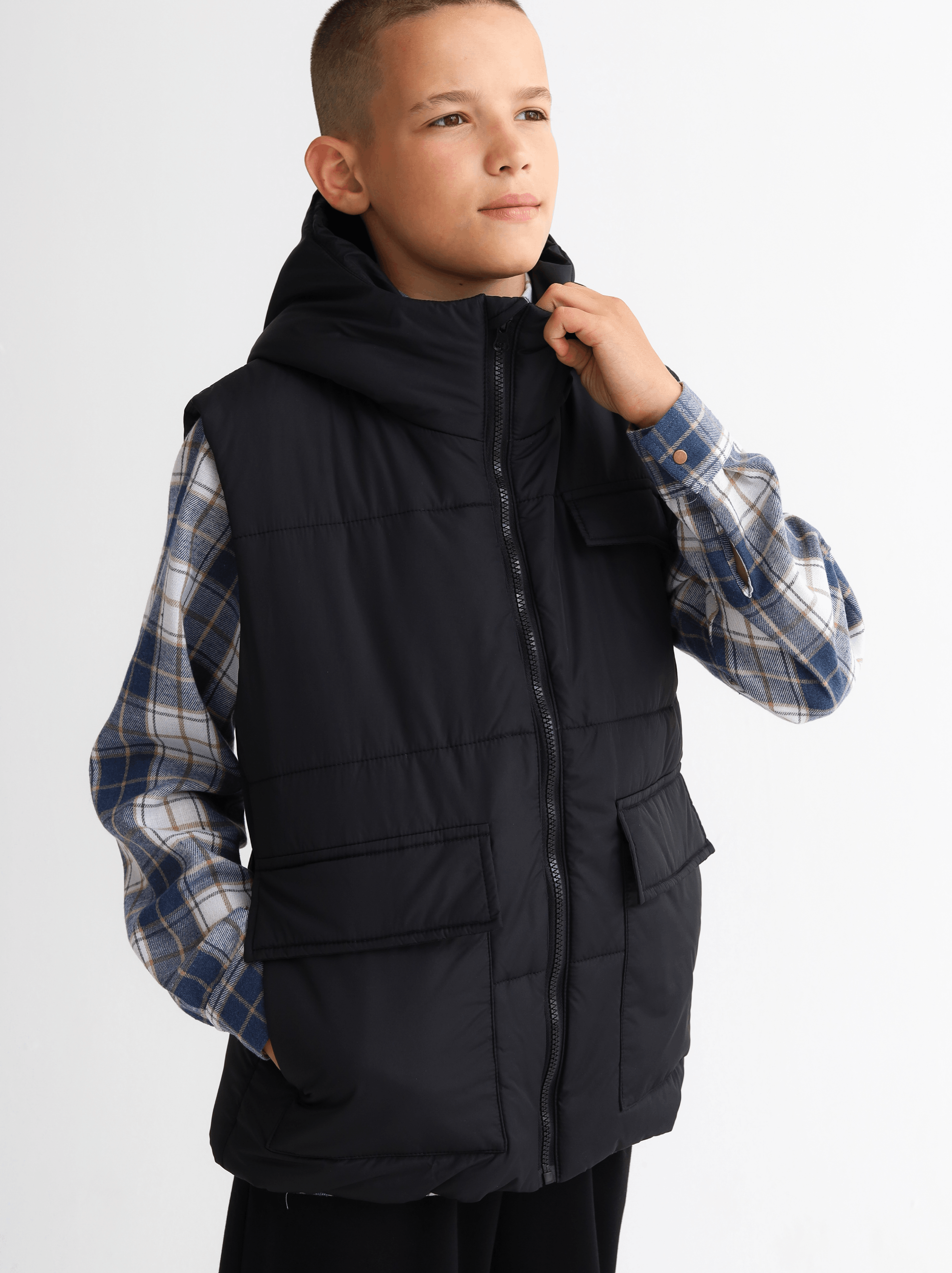 Жилет MINIDINO В-Ж-006Жилет с капюшоном утепленный черный - фото 1