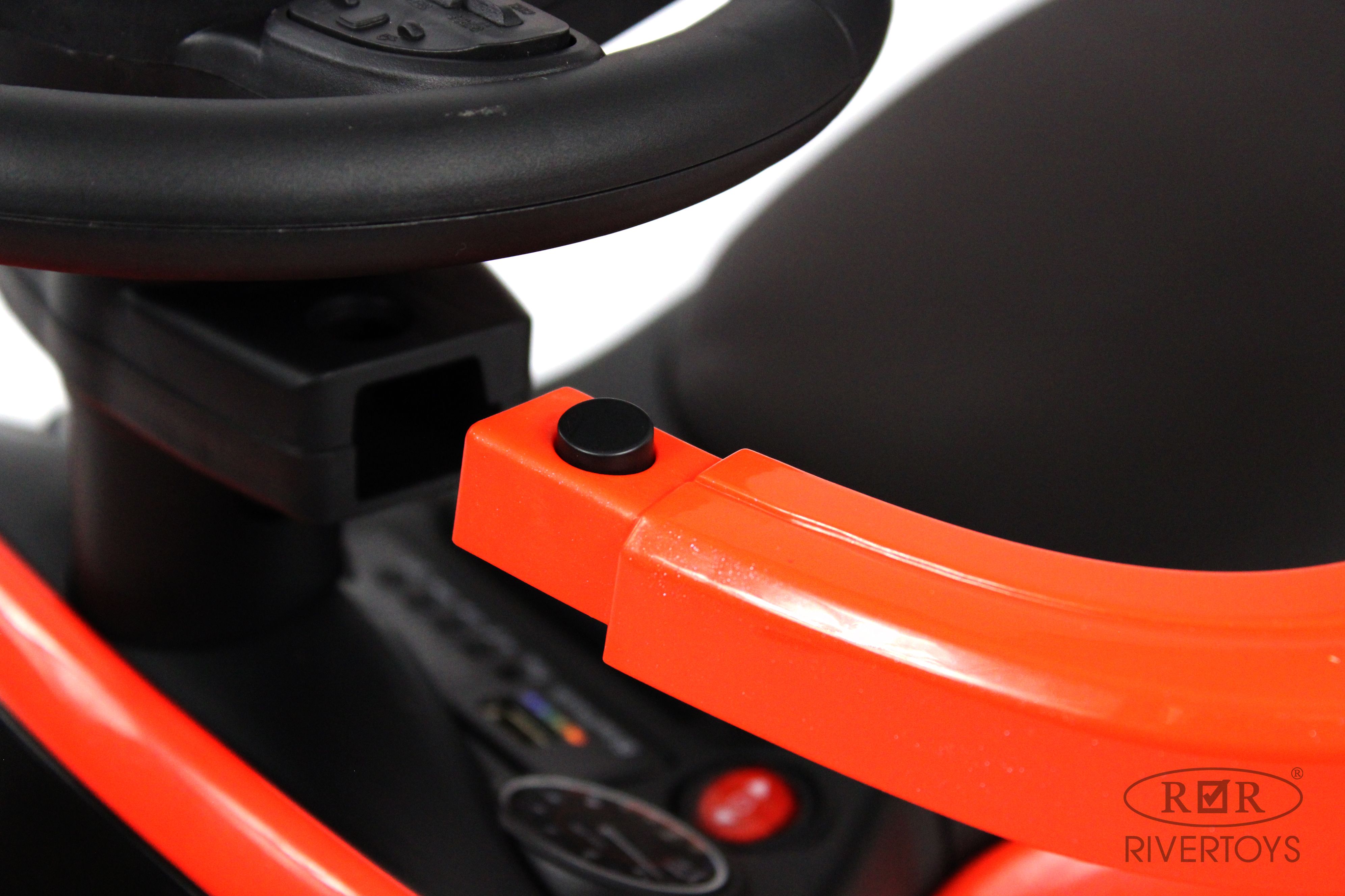 Каталка RIVERTOYS Mercedes-Benz G63 Red Diamond красный - фото 16