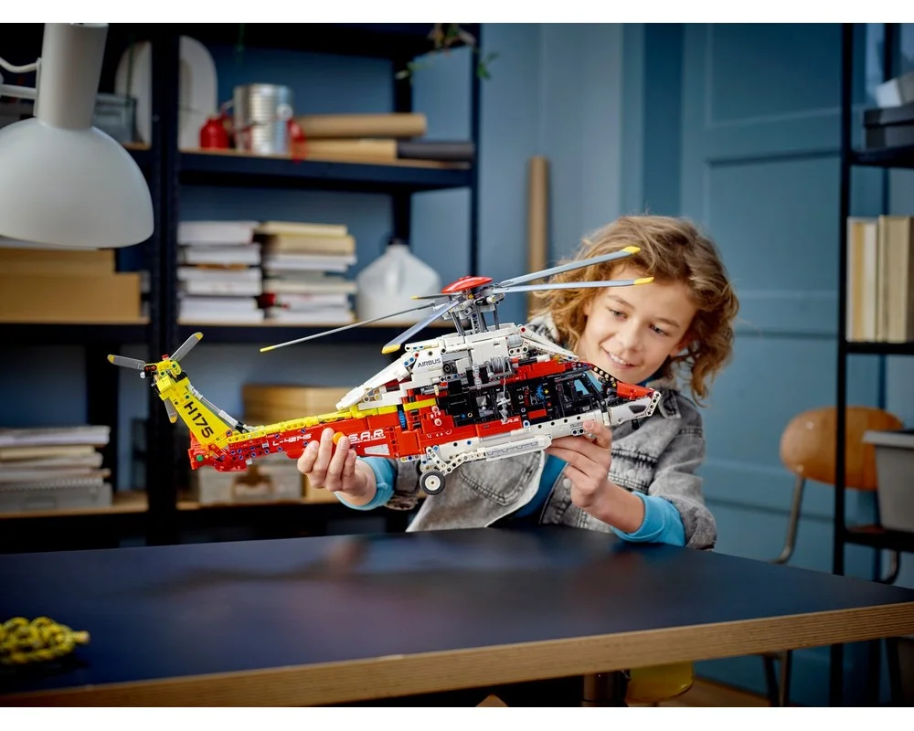 Конструктор LEGO Technic 42145 2001 дет. - фото 10