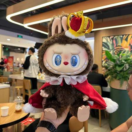 Игрушка Pop Mart Labubu The Monsters \"Let's Checkmate King\" (37 сm)