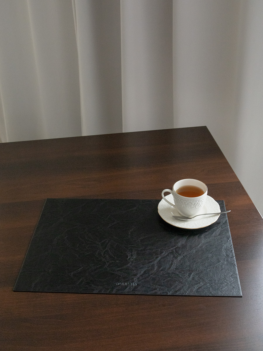 Салфетка сервировочная DeNASTIA Металлик 45x32 см экокожа черный E000580 - фото 1