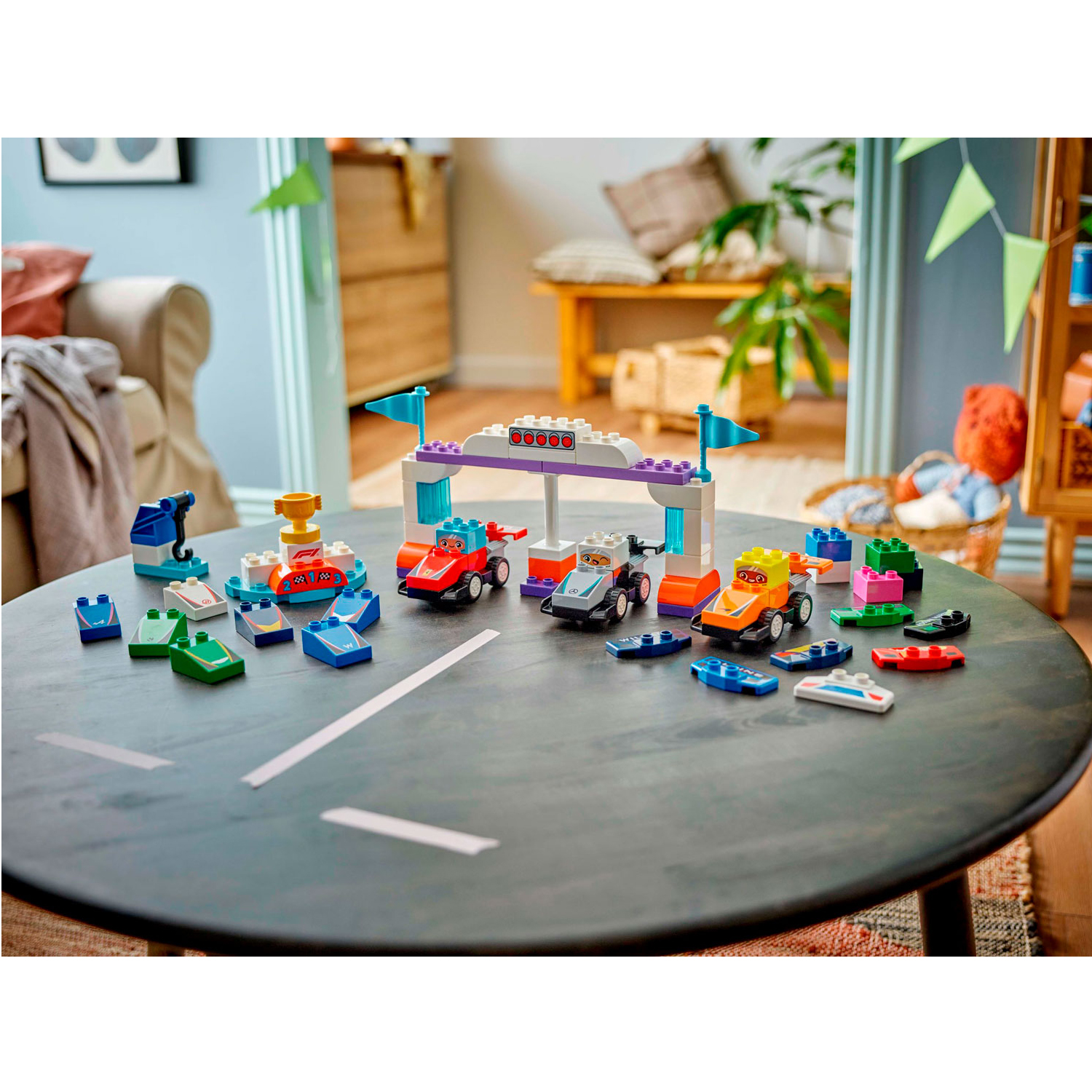 Конструктор LEGO DUPLO Гоночные автомобили и водители блочный - фото 10