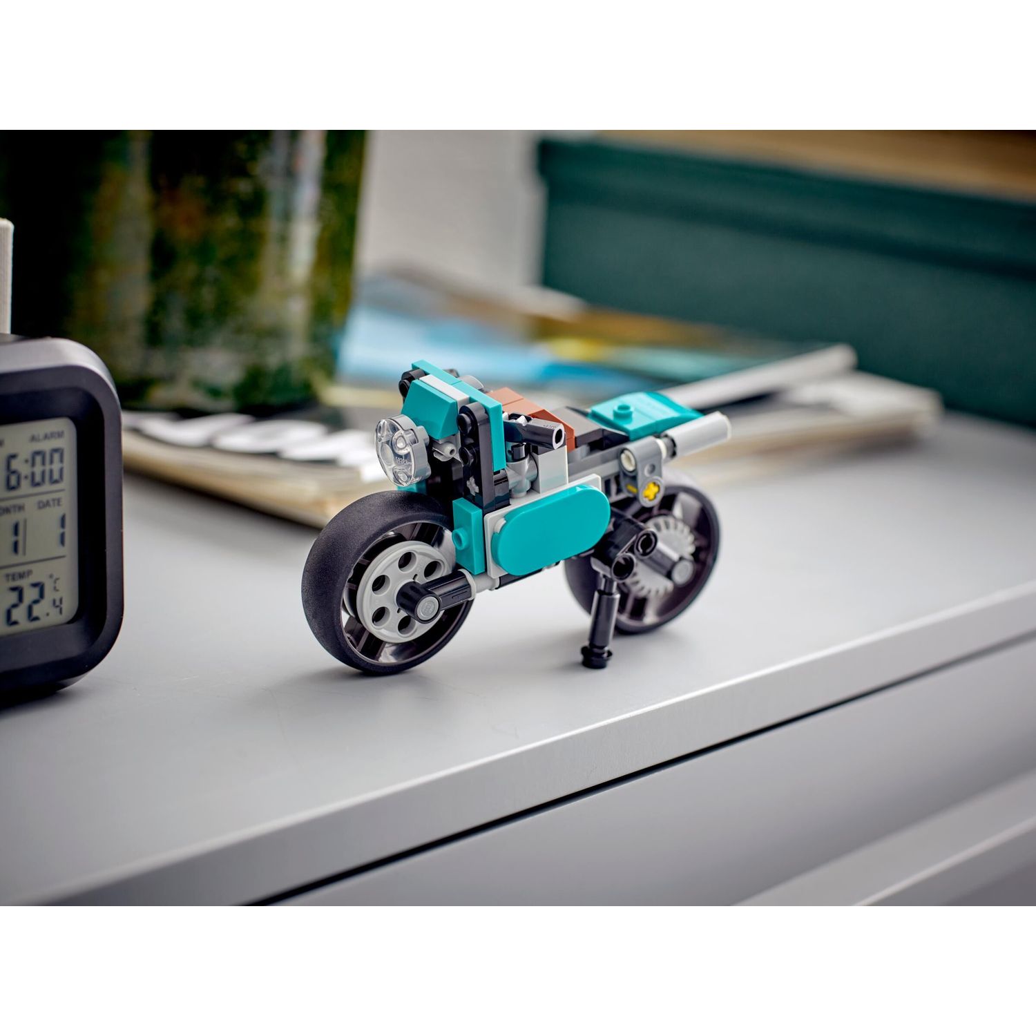 Конструктор LEGO Creator Vintage Motorcycle 128 дет. - фото 10