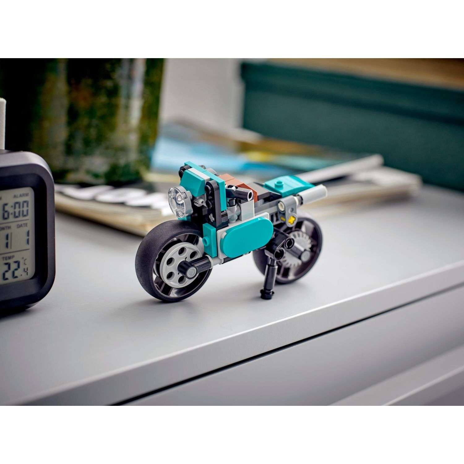 Конструктор LEGO Creator Vintage Motorcycle 128 дет. - фото 10