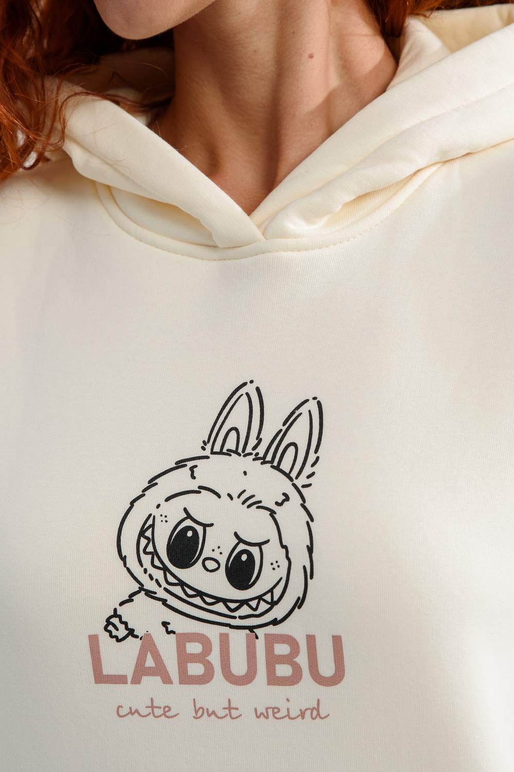 Худи Натали Суслова 8565 молочный+лабубу - фото 10