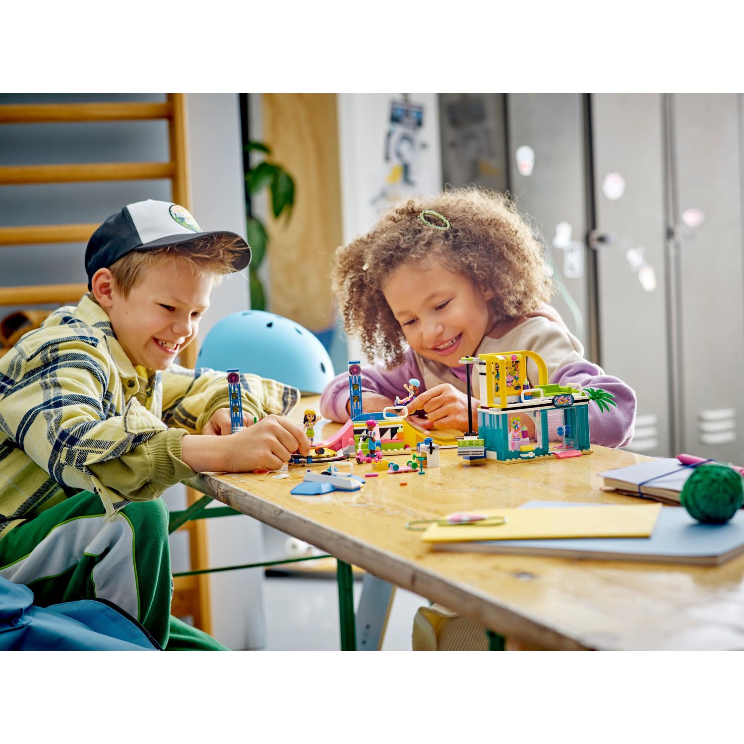 Конструктор LEGO Friends Скейт-парк 431 дет. - фото 10