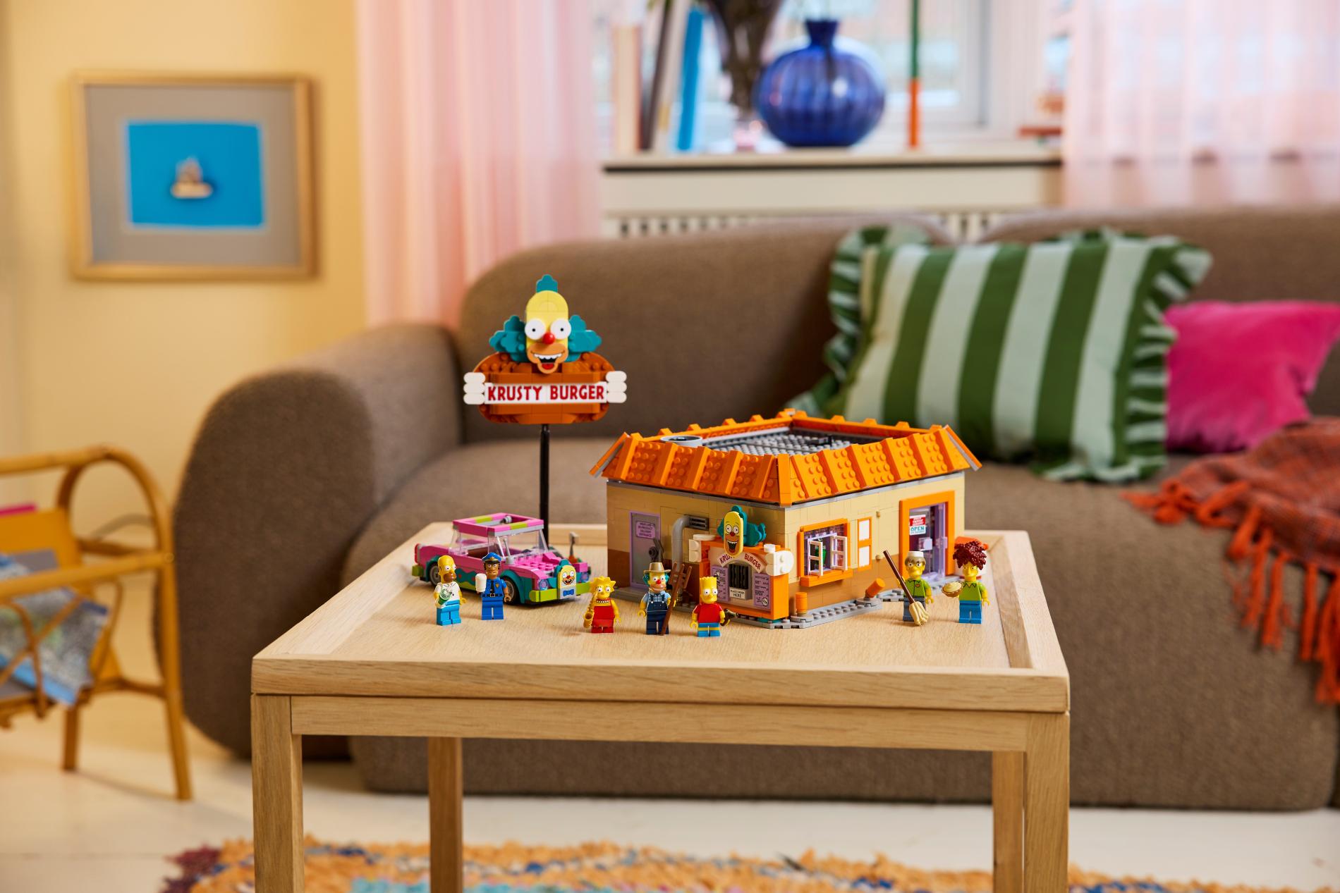 Конструктор LEGO Icons 10352 1635 дет. - фото 8