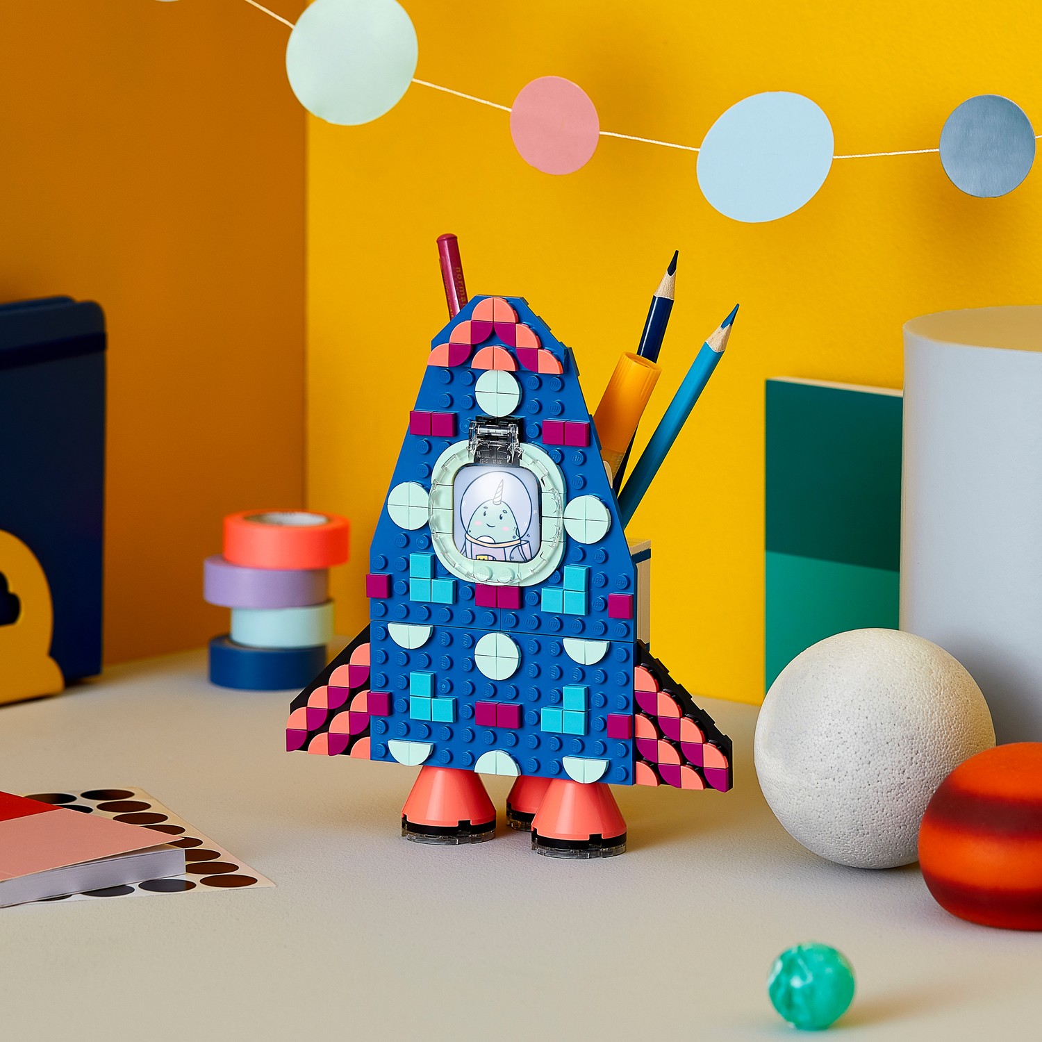 Конструктор LEGO DOTS Подставка для карандашей блочный - фото 9