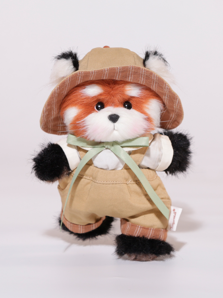 Мягкая игрушка TeddyTales Красная панда в костюме брелок - фото 1